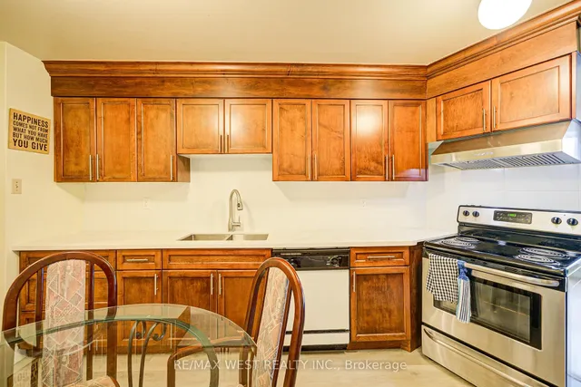 Additional property image - 150 Neptune Dr Unit 906