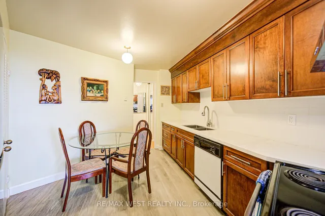 Additional property image - 150 Neptune Dr Unit 906