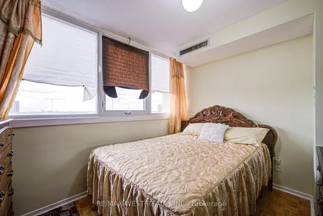 Additional property image - 150 Neptune Dr Unit 906