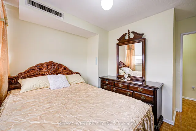 Additional property image - 150 Neptune Dr Unit 906