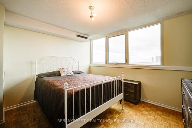 Additional property image - 150 Neptune Dr Unit 906