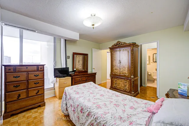 Additional property image - 150 Neptune Dr Unit 906