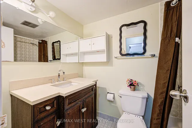 Additional property image - 150 Neptune Dr Unit 906