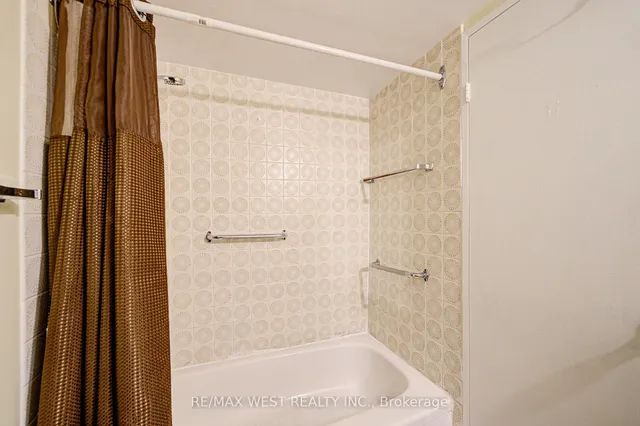 Additional property image - 150 Neptune Dr Unit 906