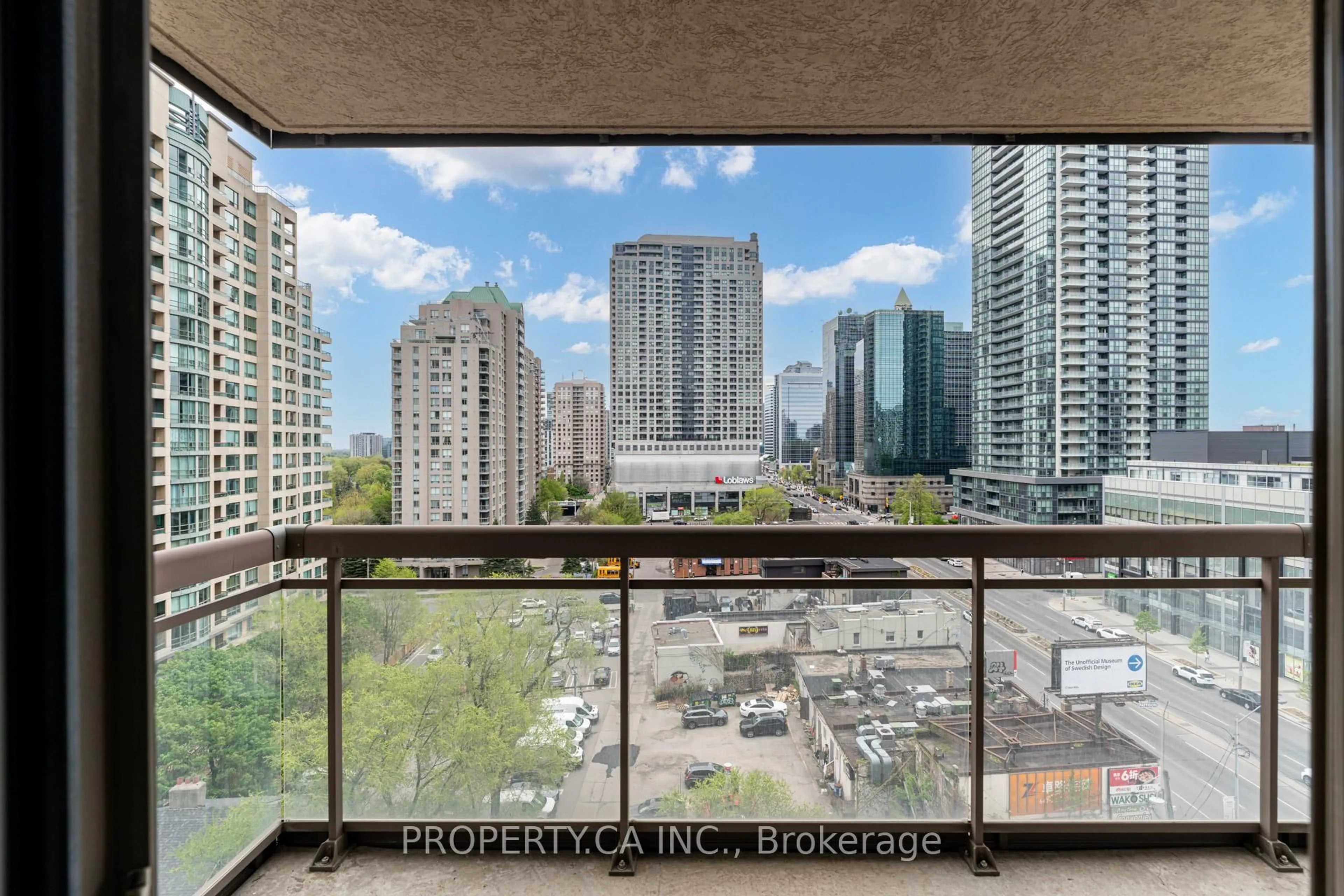 Balcony in the apartment, city buildings view from balcony for 18 Parkview Ave #1008, Toronto Ontario M2N 7H7