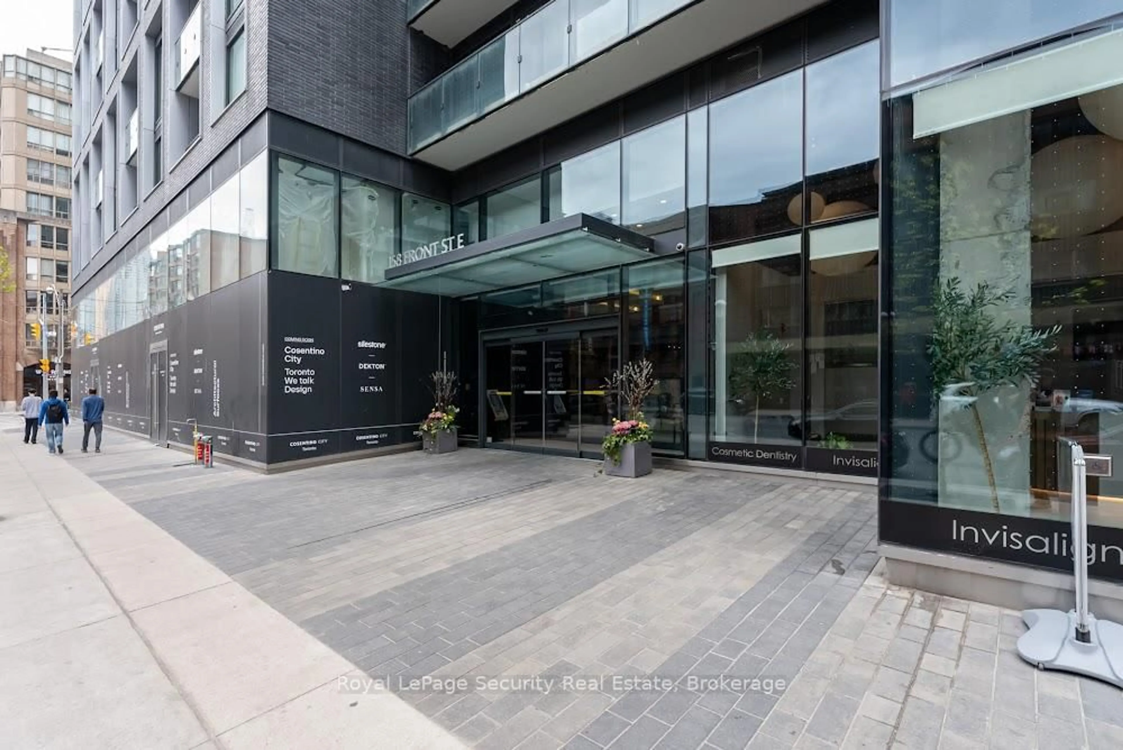 Indoor foyer for 158 Front St #706, Toronto Ontario M5A 1E5