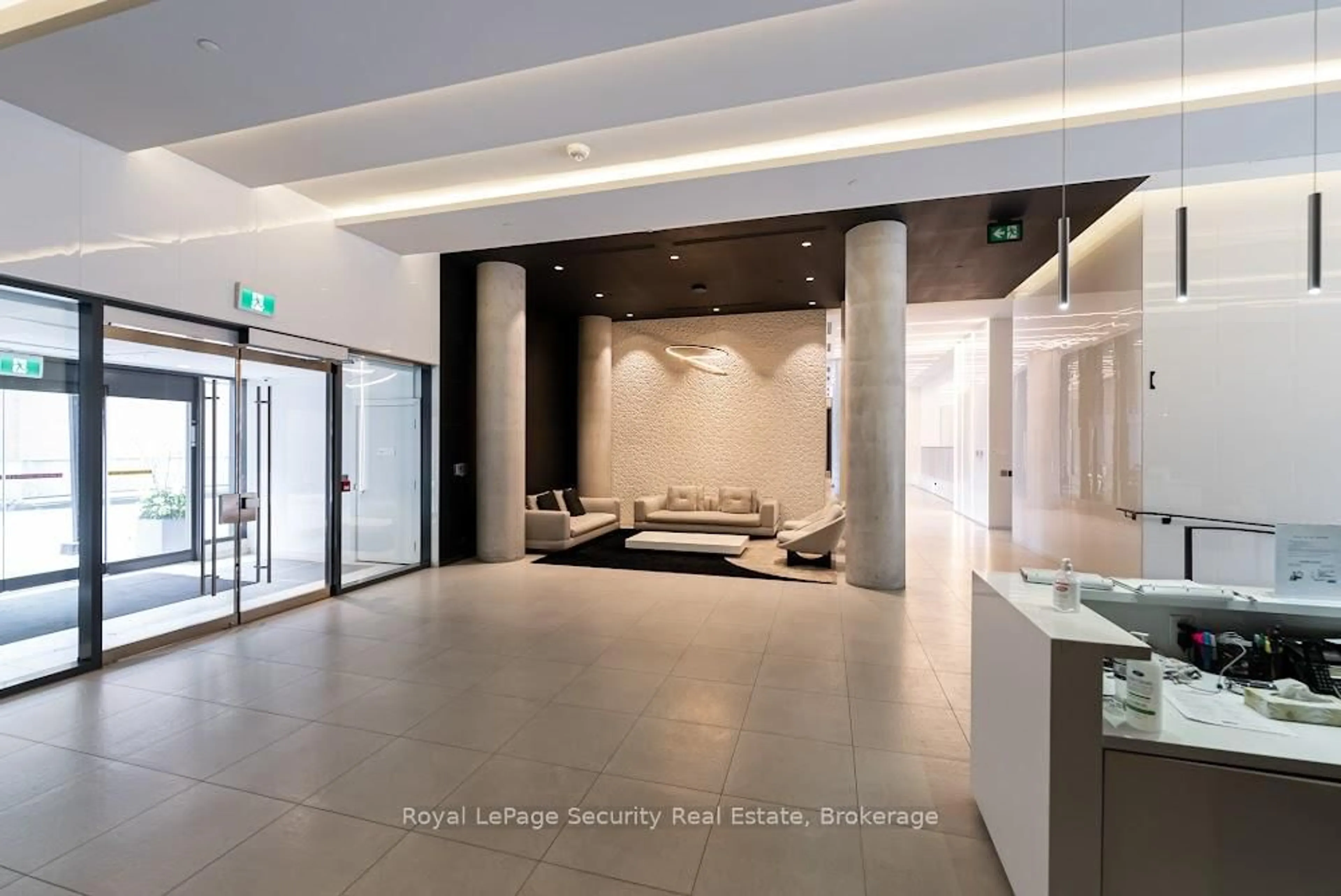 Indoor foyer for 158 Front St #706, Toronto Ontario M5A 1E5
