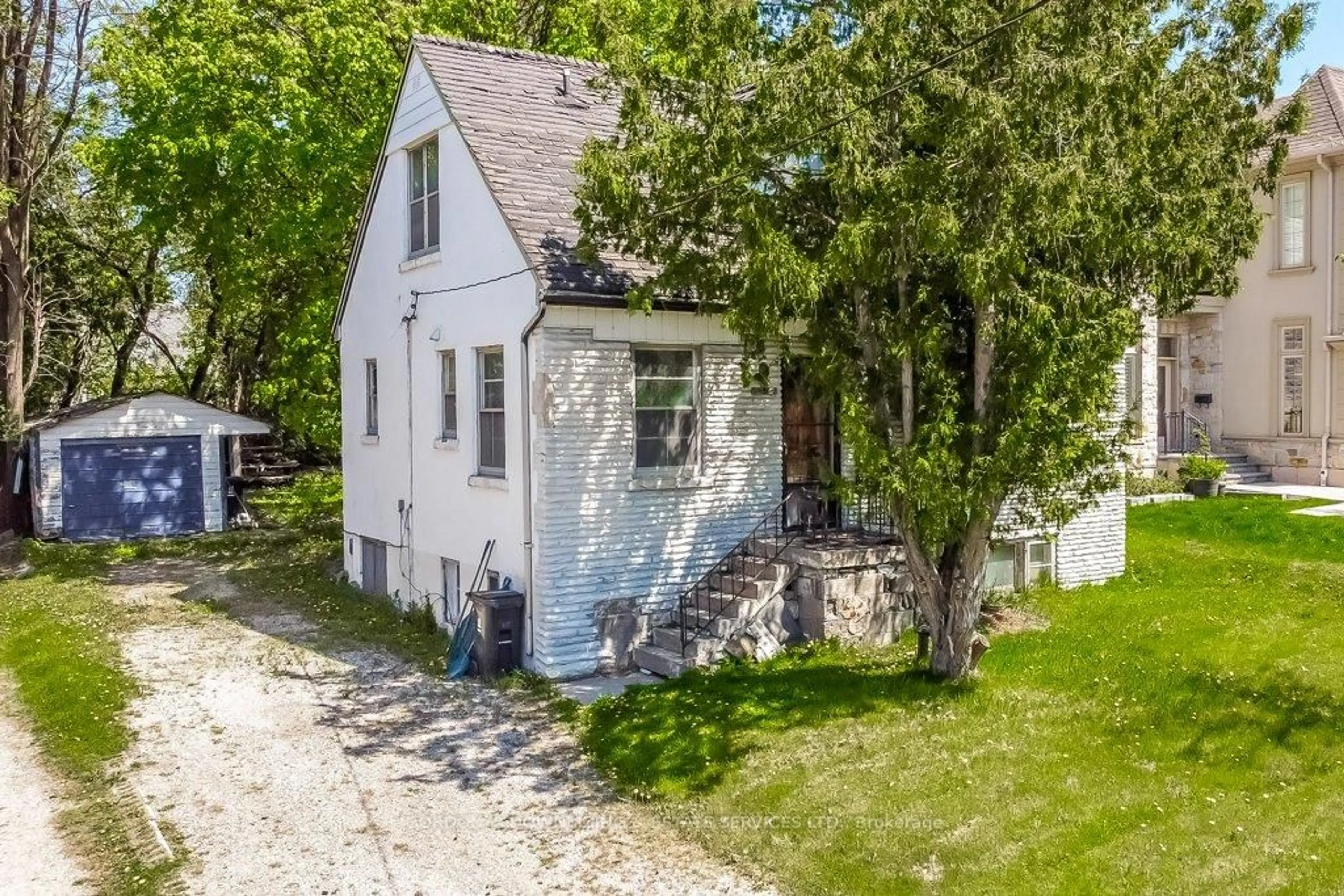 A pic from outside/outdoor area/front of a property/back of a property/a pic from drone, street for 178 Burndale Ave, Toronto Ontario M2N 1T2