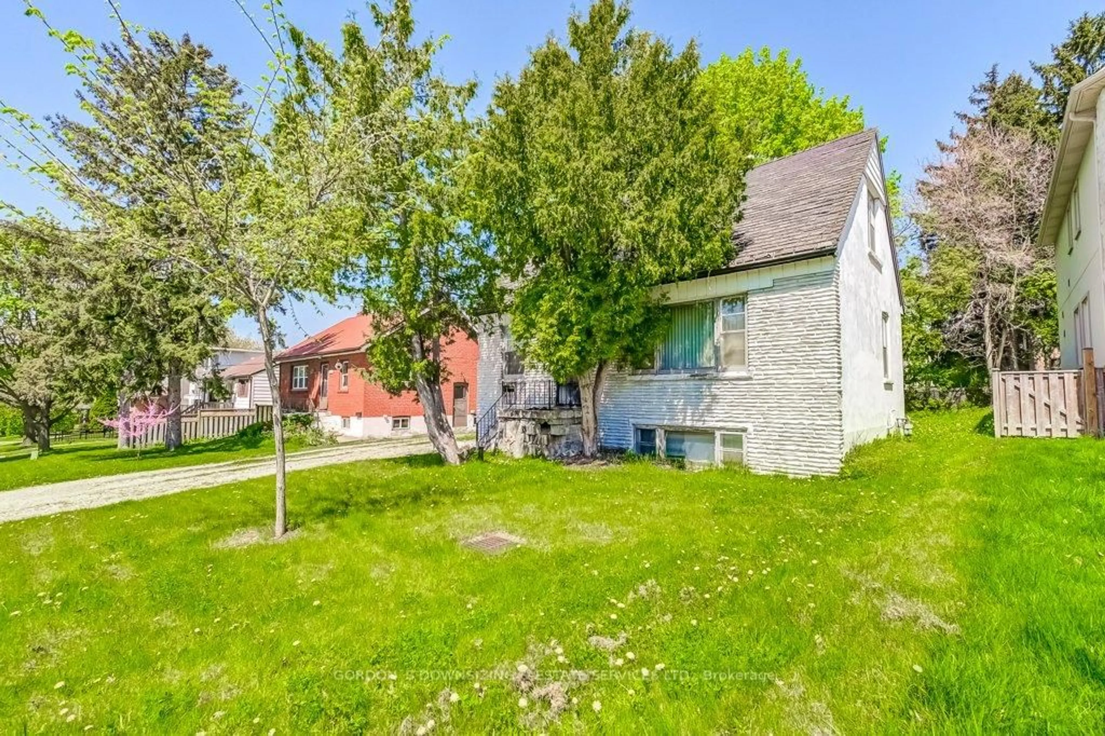 A pic from outside/outdoor area/front of a property/back of a property/a pic from drone, street for 178 Burndale Ave, Toronto Ontario M2N 1T2