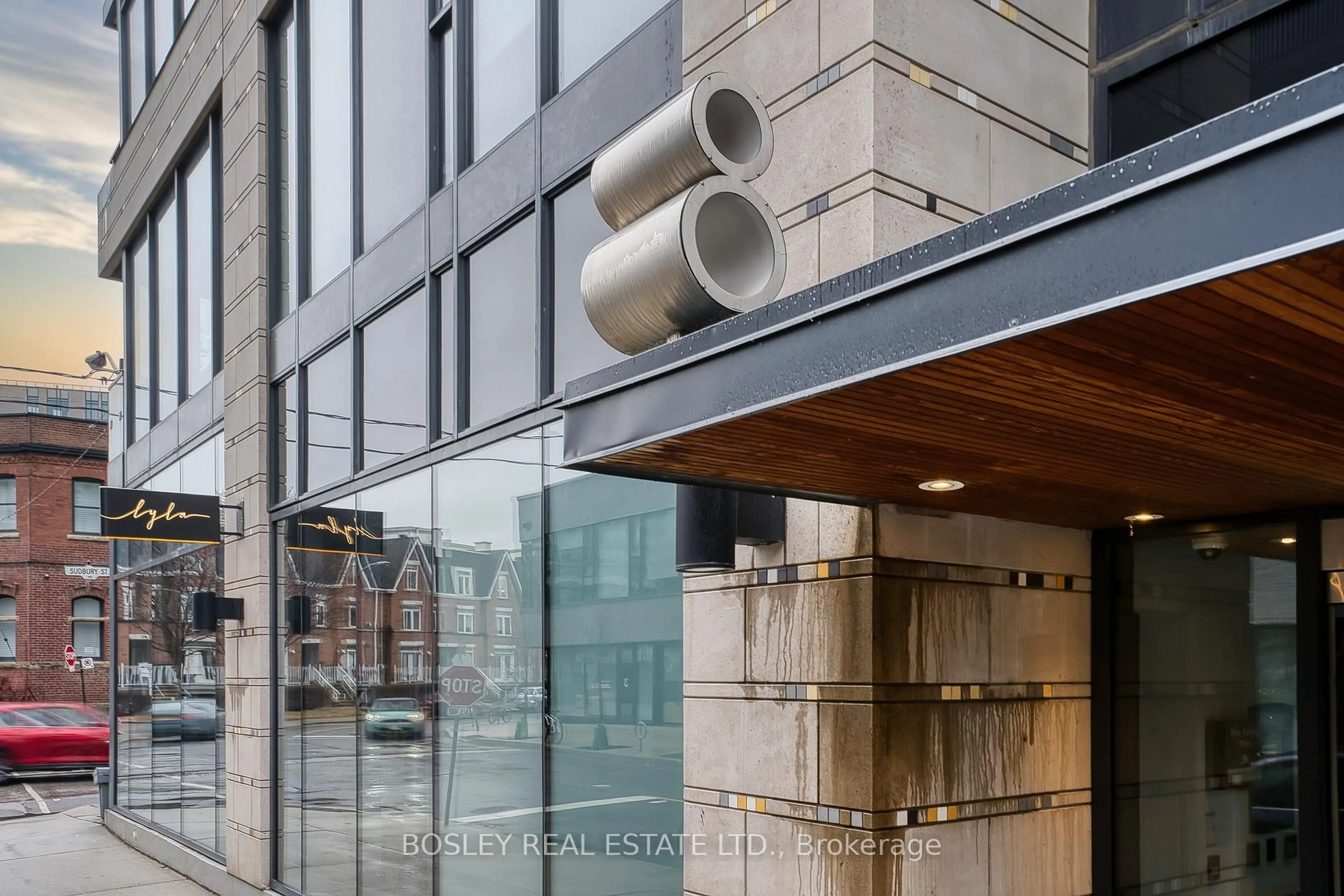 Indoor foyer for 8 Dovercourt Rd #613, Toronto Ontario M6J 0B6