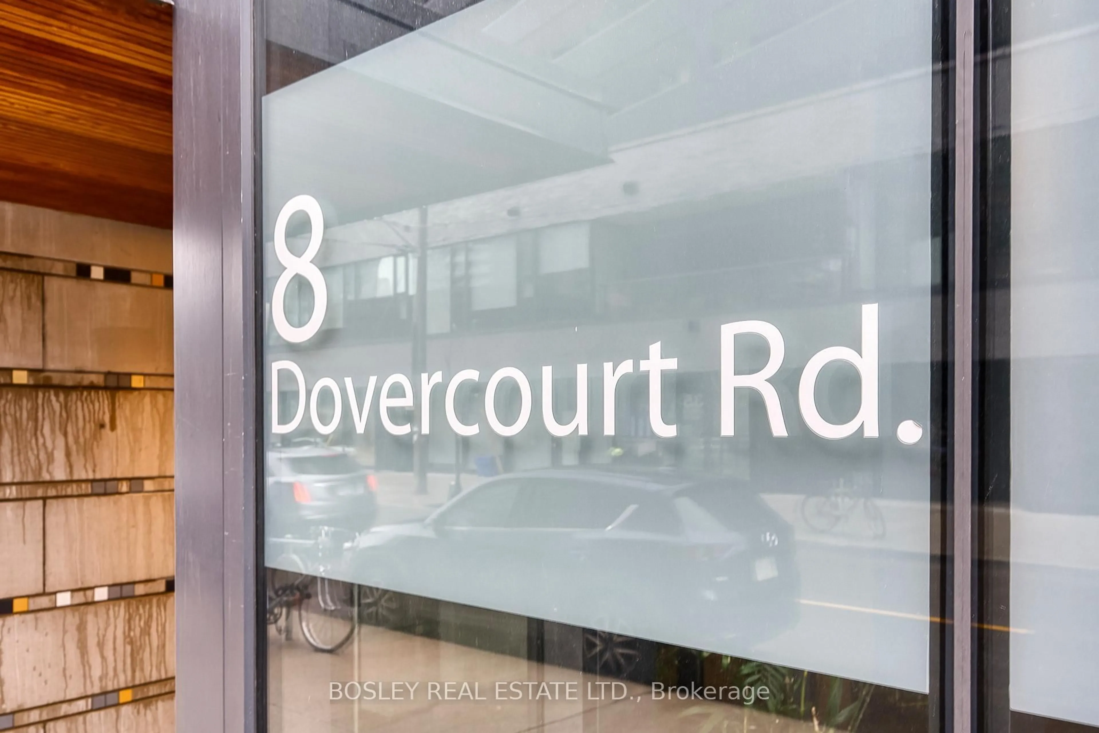 Indoor foyer for 8 Dovercourt Rd #613, Toronto Ontario M6J 0B6