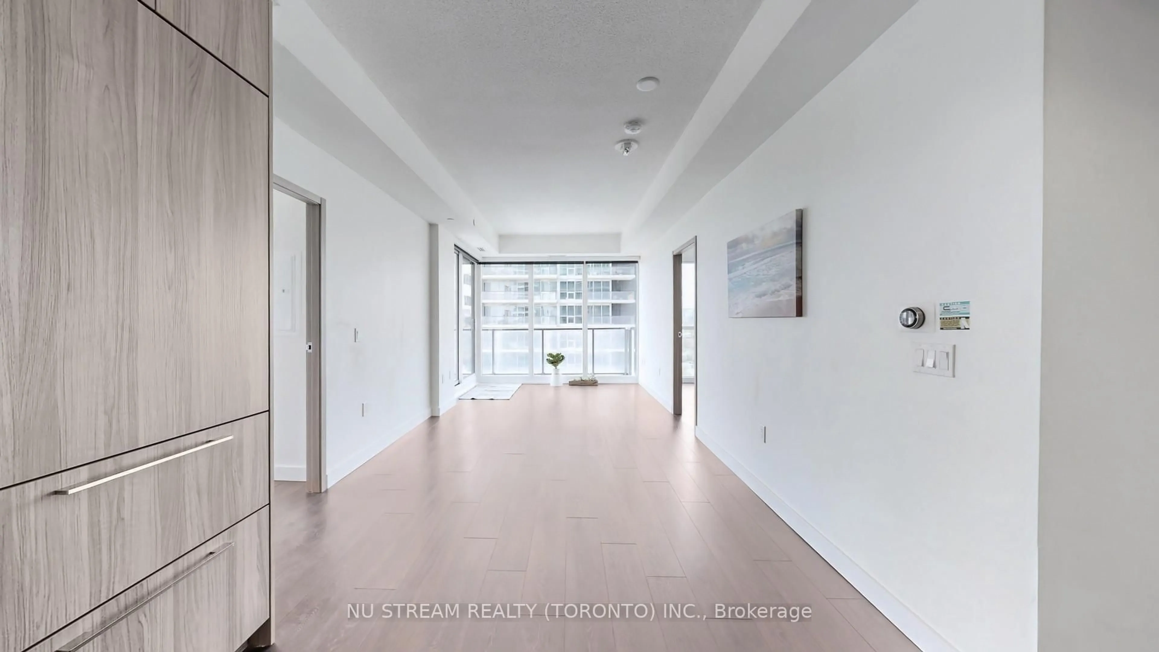 Indoor foyer for 95 McMahon Dr #1506, Toronto Ontario M2K 0H2