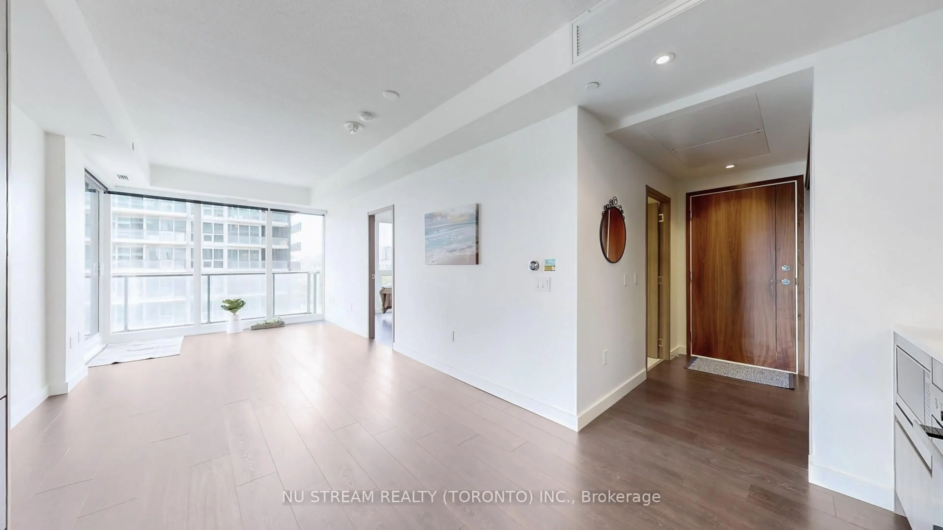 Indoor foyer for 95 McMahon Dr #1506, Toronto Ontario M2K 0H2