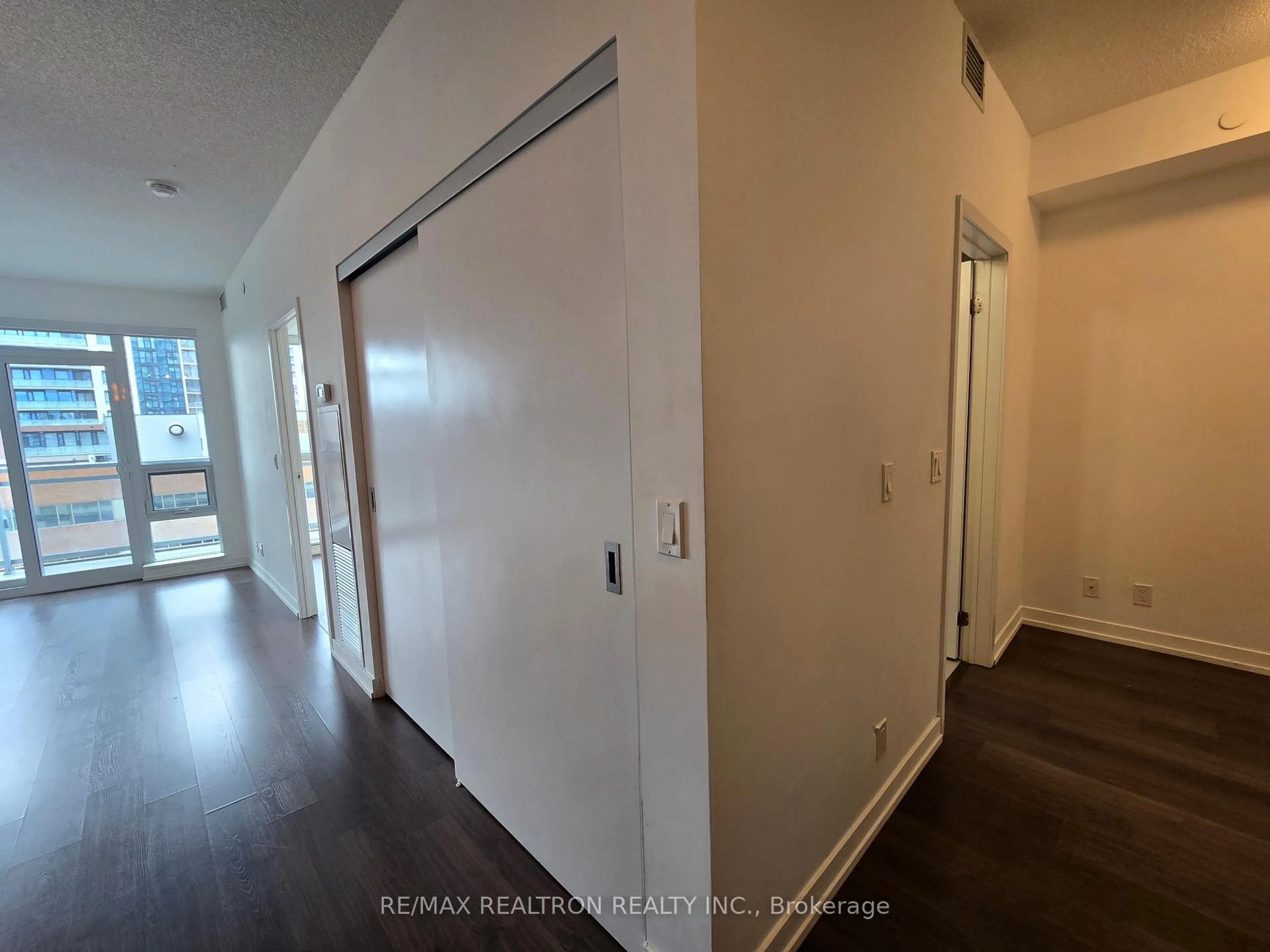A pic of a room for 89 Dunfield Ave #803, Toronto Ontario M4S 0A4