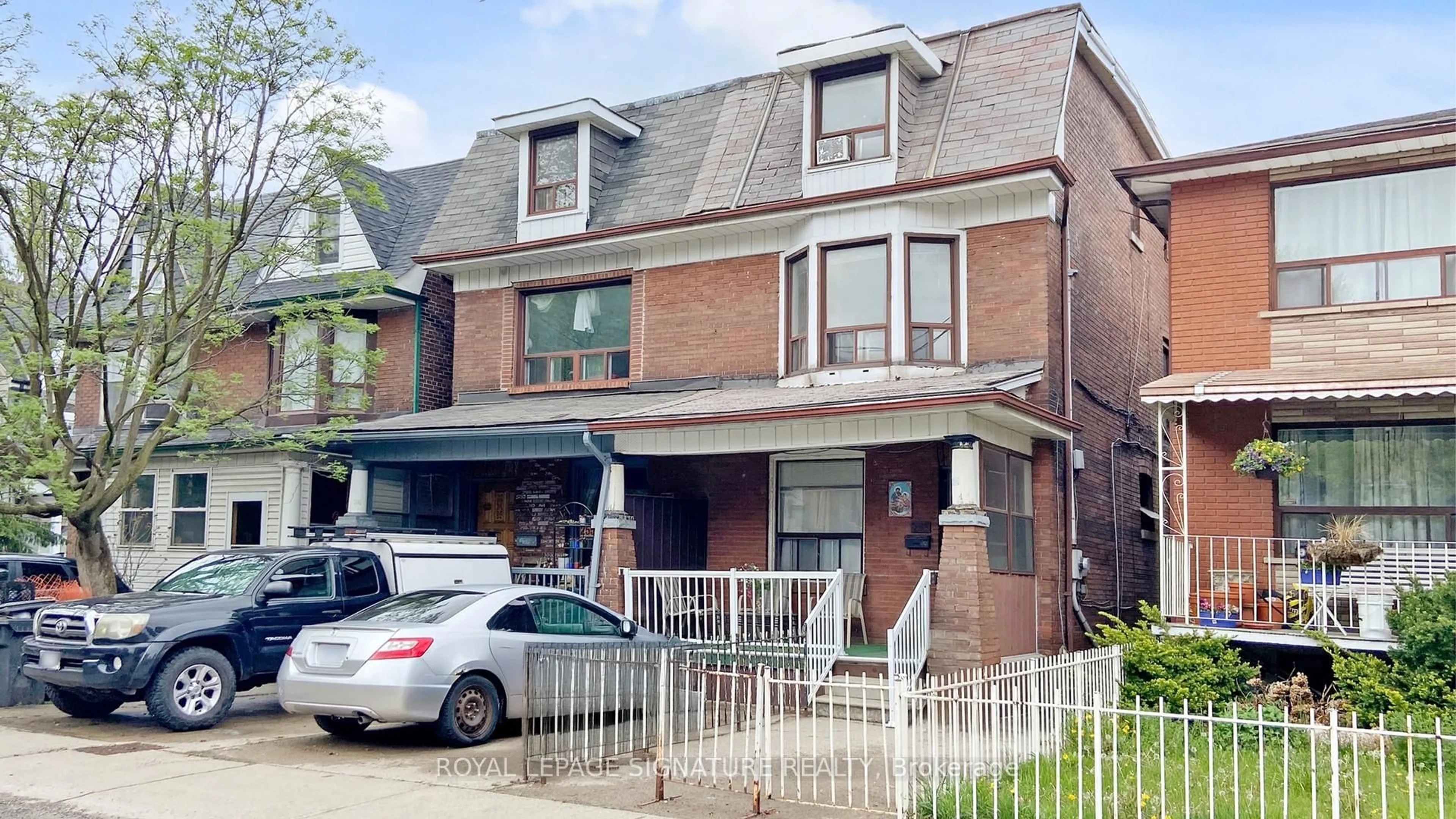 Home with brick exterior material, street for 253 Gladstone Ave, Toronto Ontario M6J 3L7