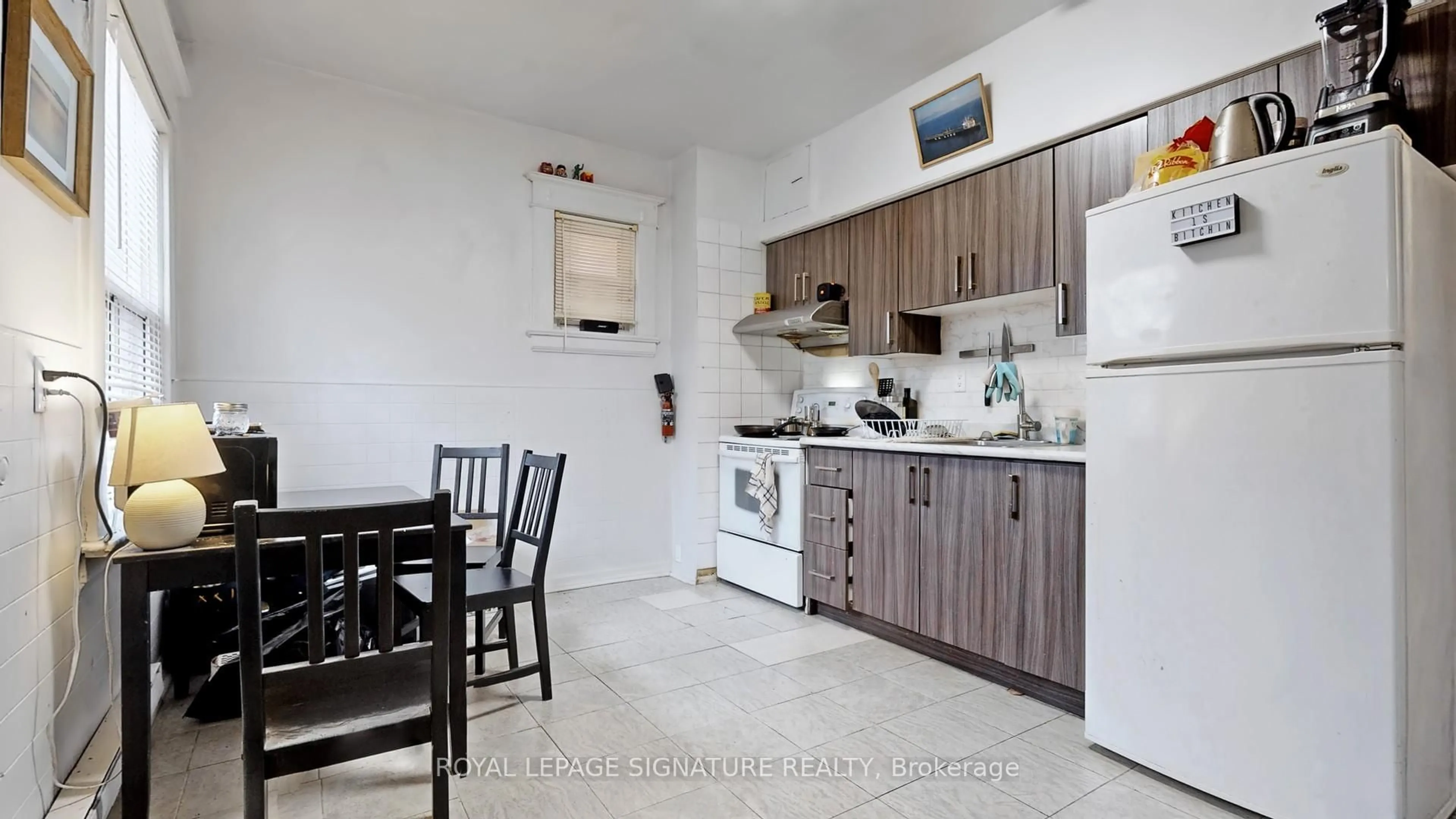 Standard kitchen, ceramic/tile floor for 253 Gladstone Ave, Toronto Ontario M6J 3L7