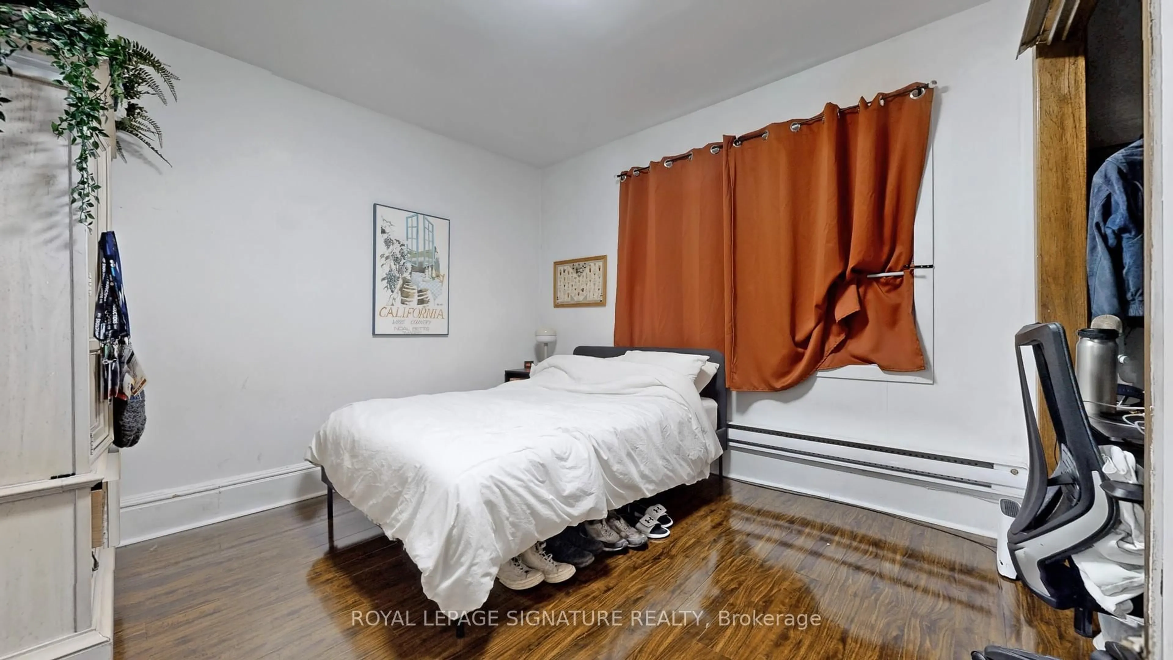 Bedroom with bed, unknown for 253 Gladstone Ave, Toronto Ontario M6J 3L7