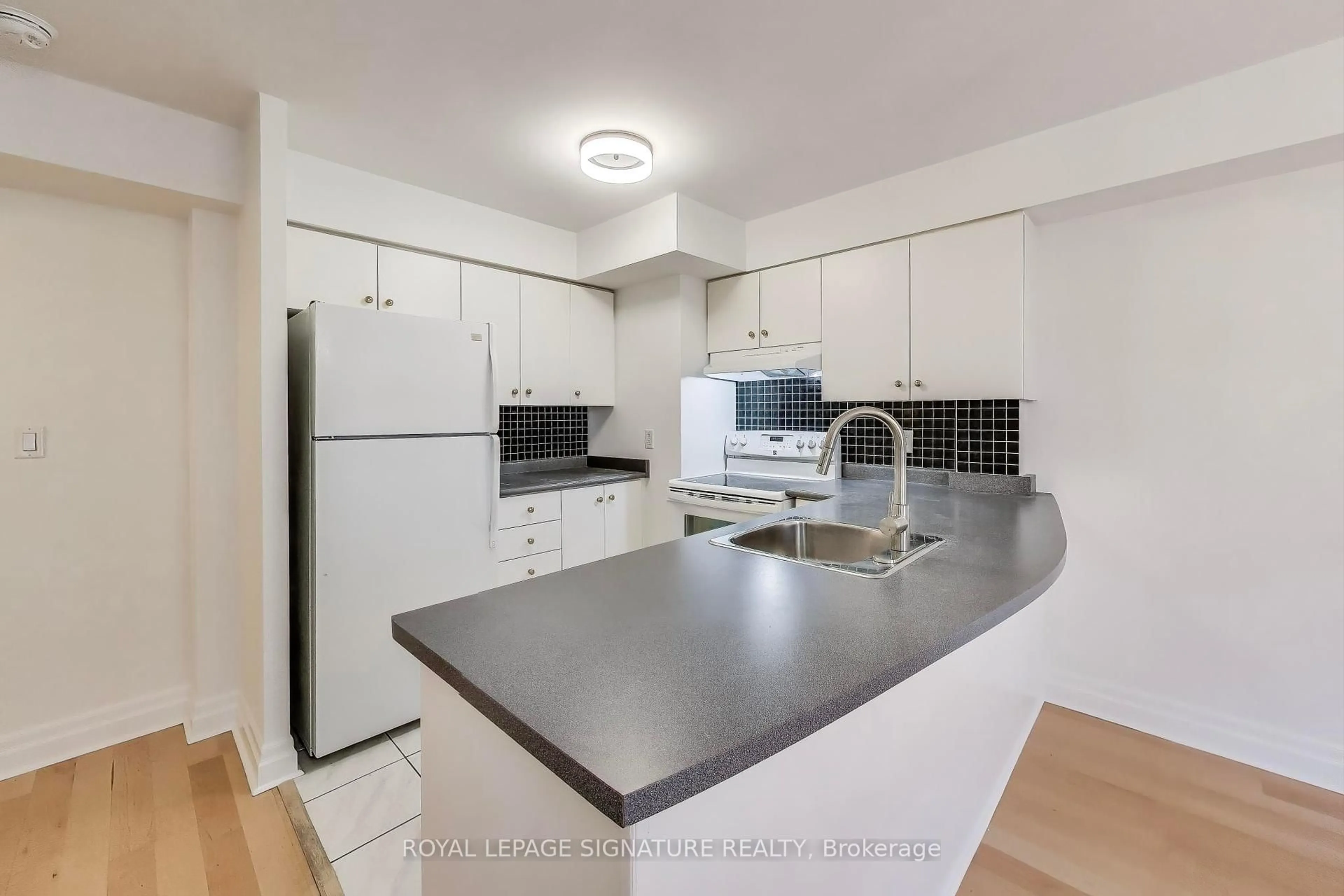 Standard kitchen, unknown for 415 Jarvis St #334, Toronto Ontario M4Y 3C1