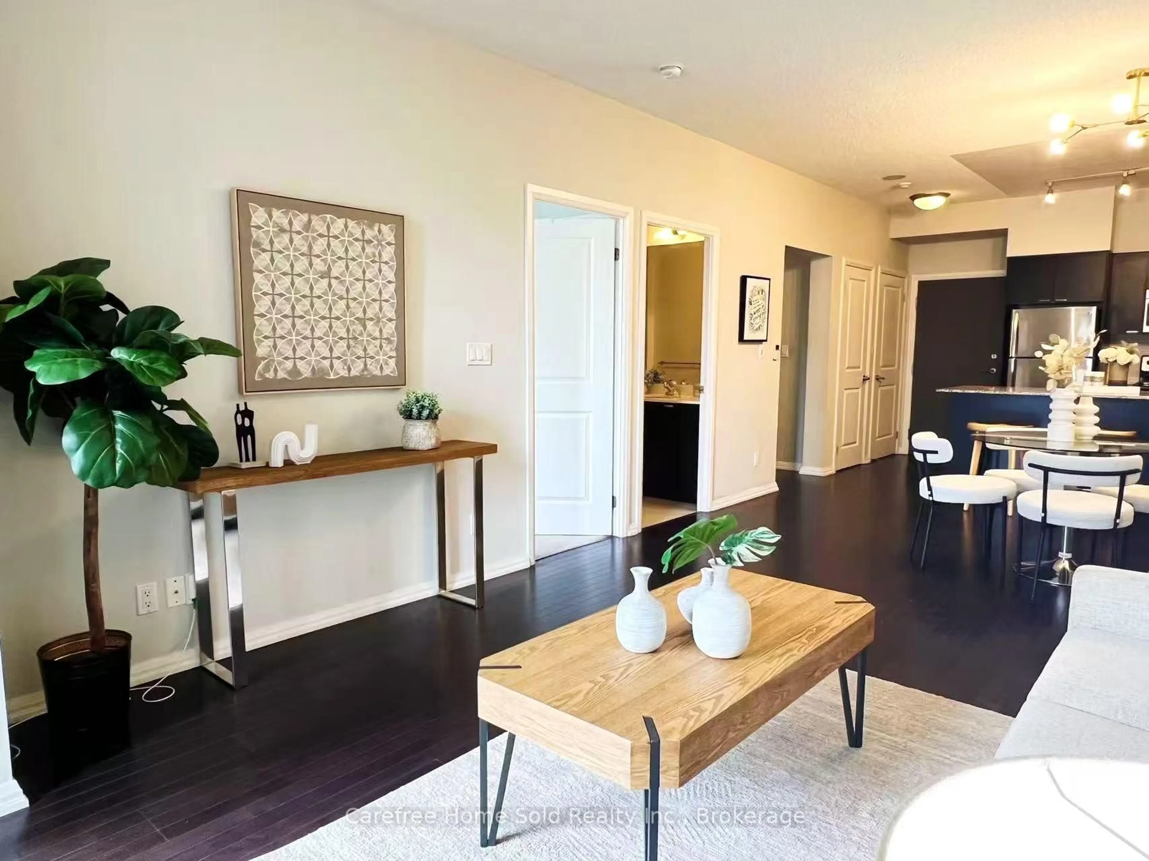 Indoor entryway for 35 Hayden St #504, Toronto Ontario M4Y 3C3