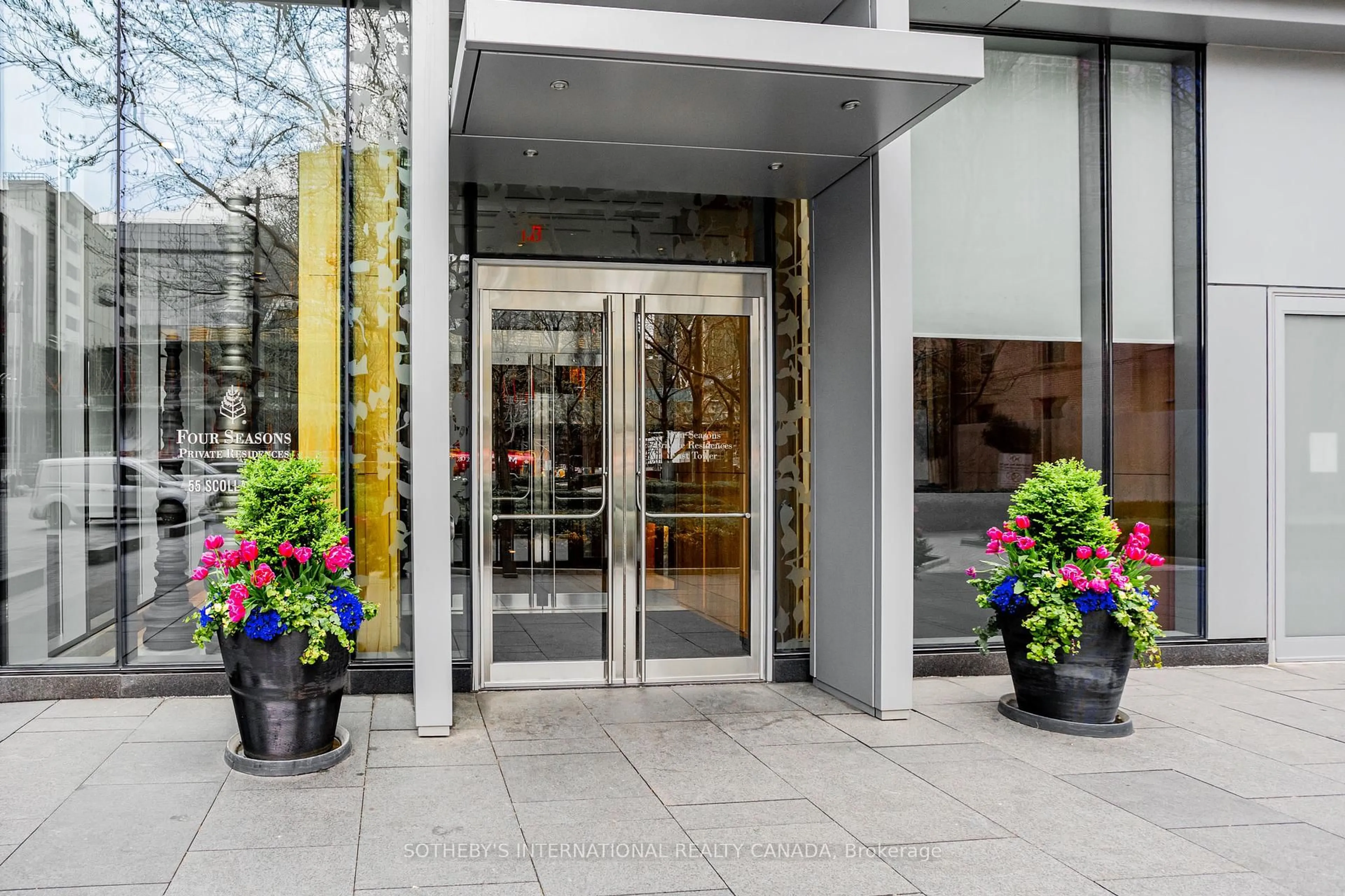 Indoor foyer for 55 Scollard St #207, Toronto Ontario M5R 0A1