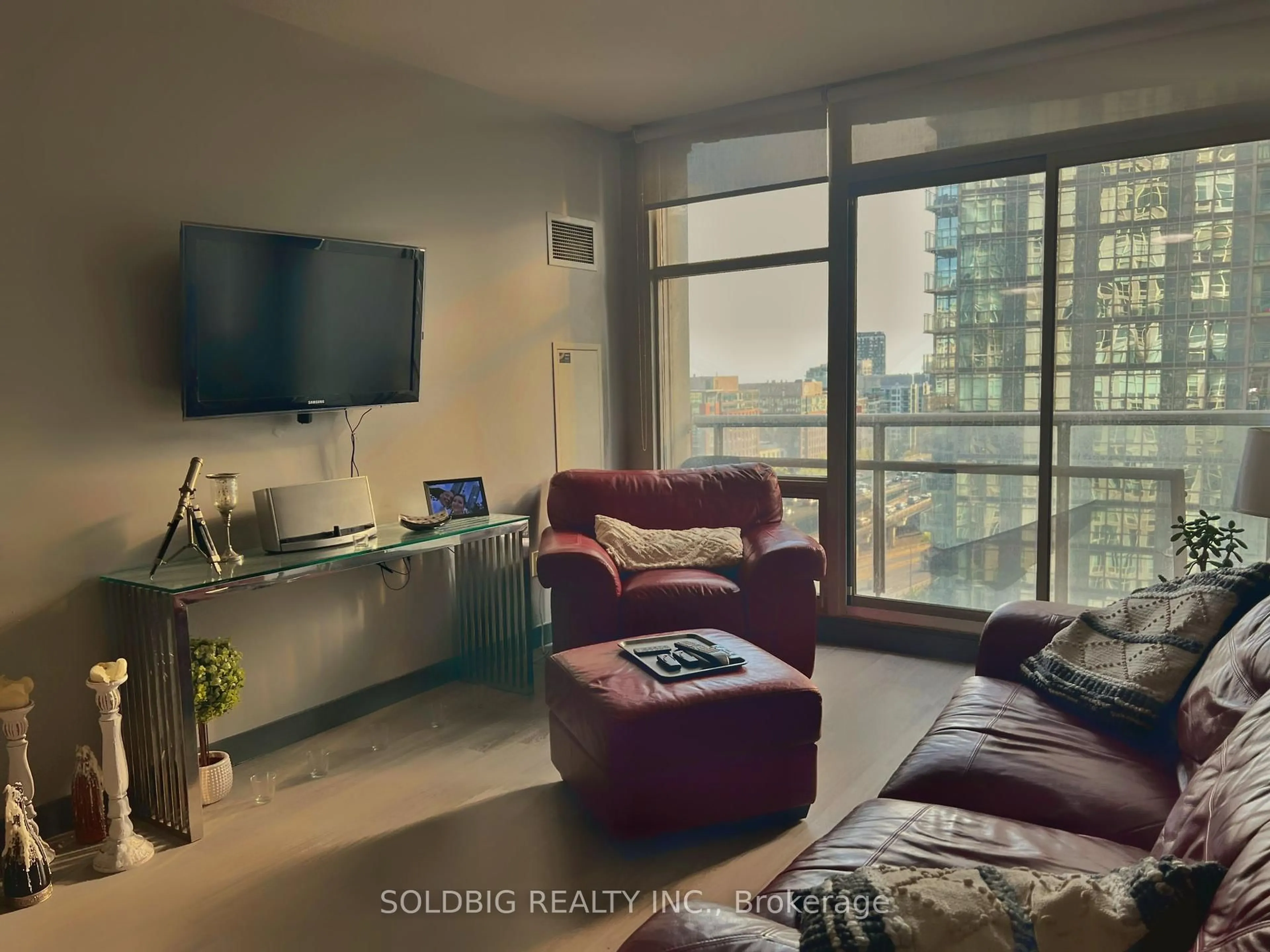 A pic of a room for 35 Mariner Terr #1601, Toronto Ontario M5V 3V9