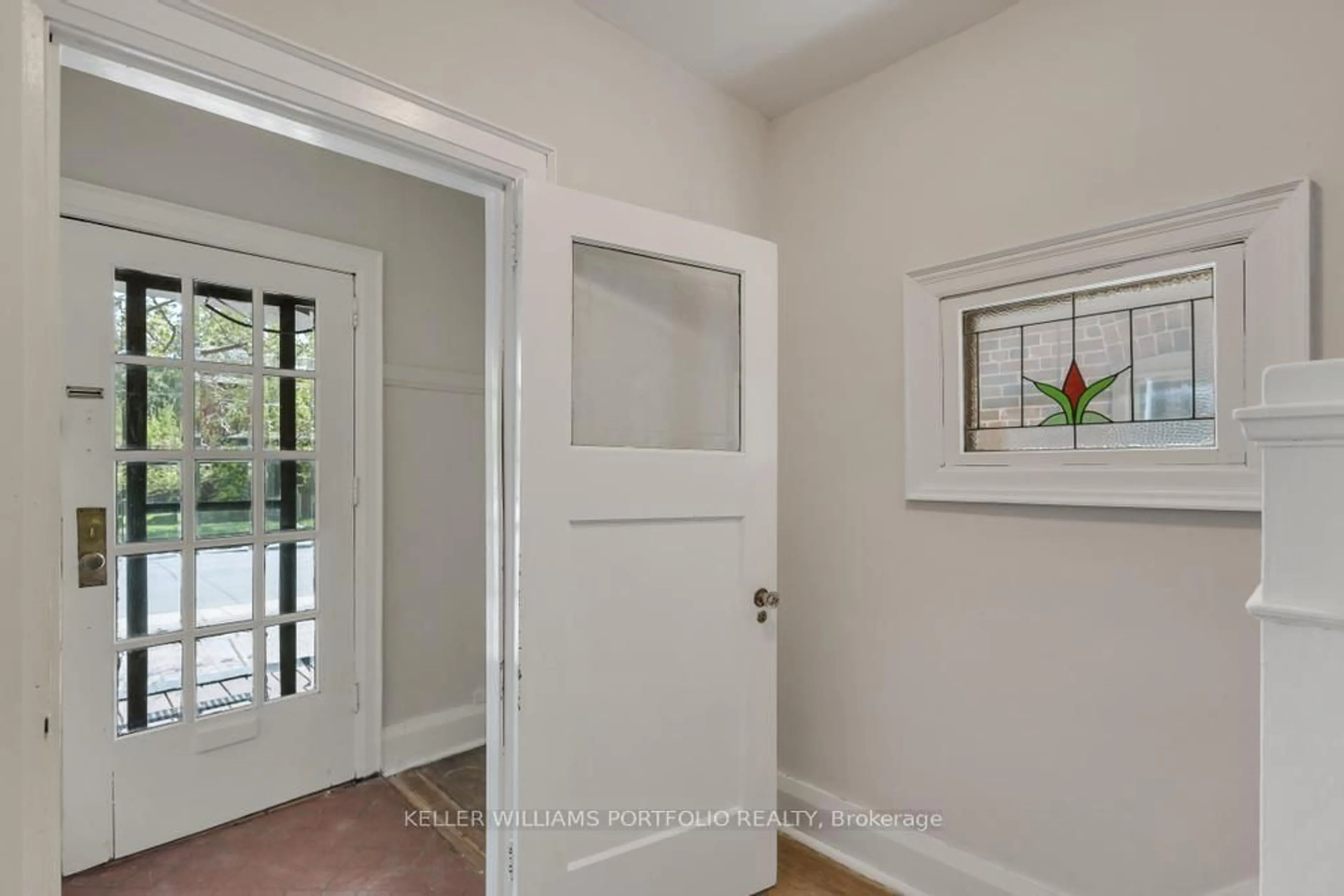 Indoor entryway for 306 Manor Rd, Toronto Ontario M4S 1S2