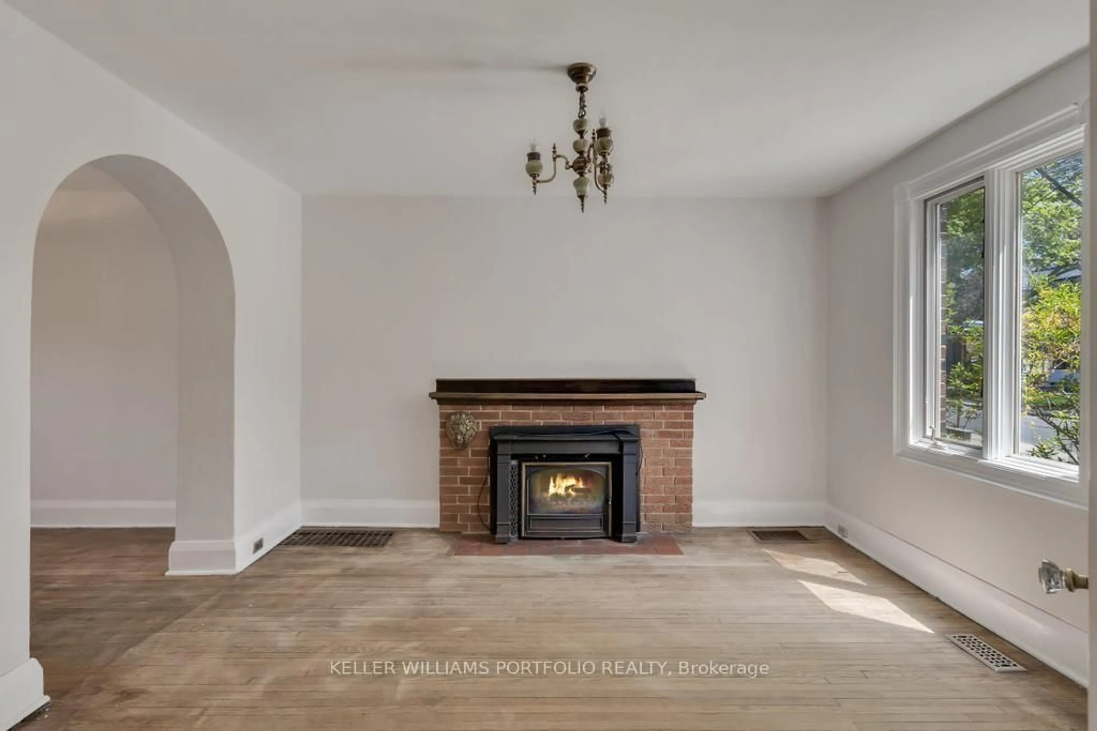 A pic of a room for 306 Manor Rd, Toronto Ontario M4S 1S2