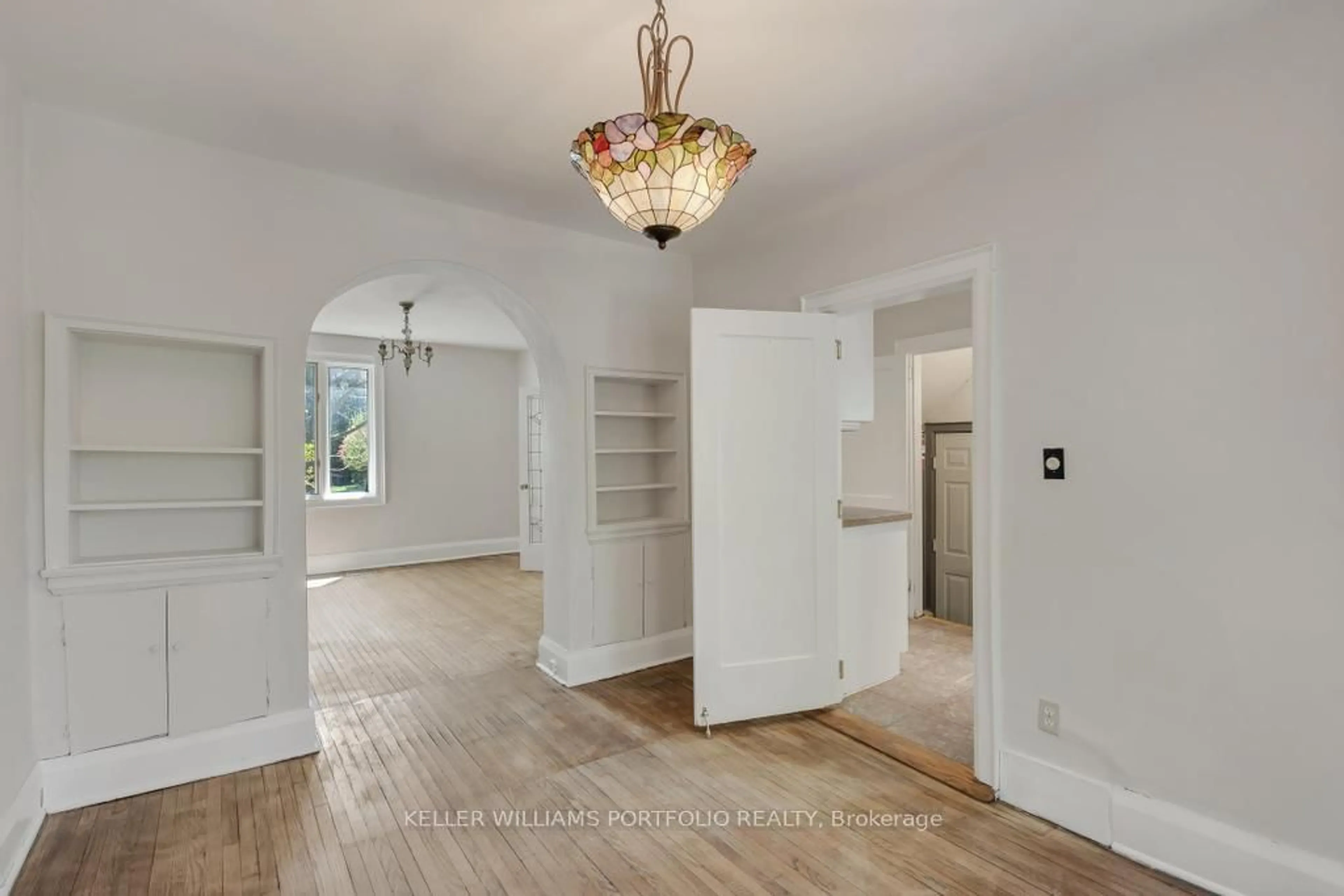 Indoor entryway for 306 Manor Rd, Toronto Ontario M4S 1S2