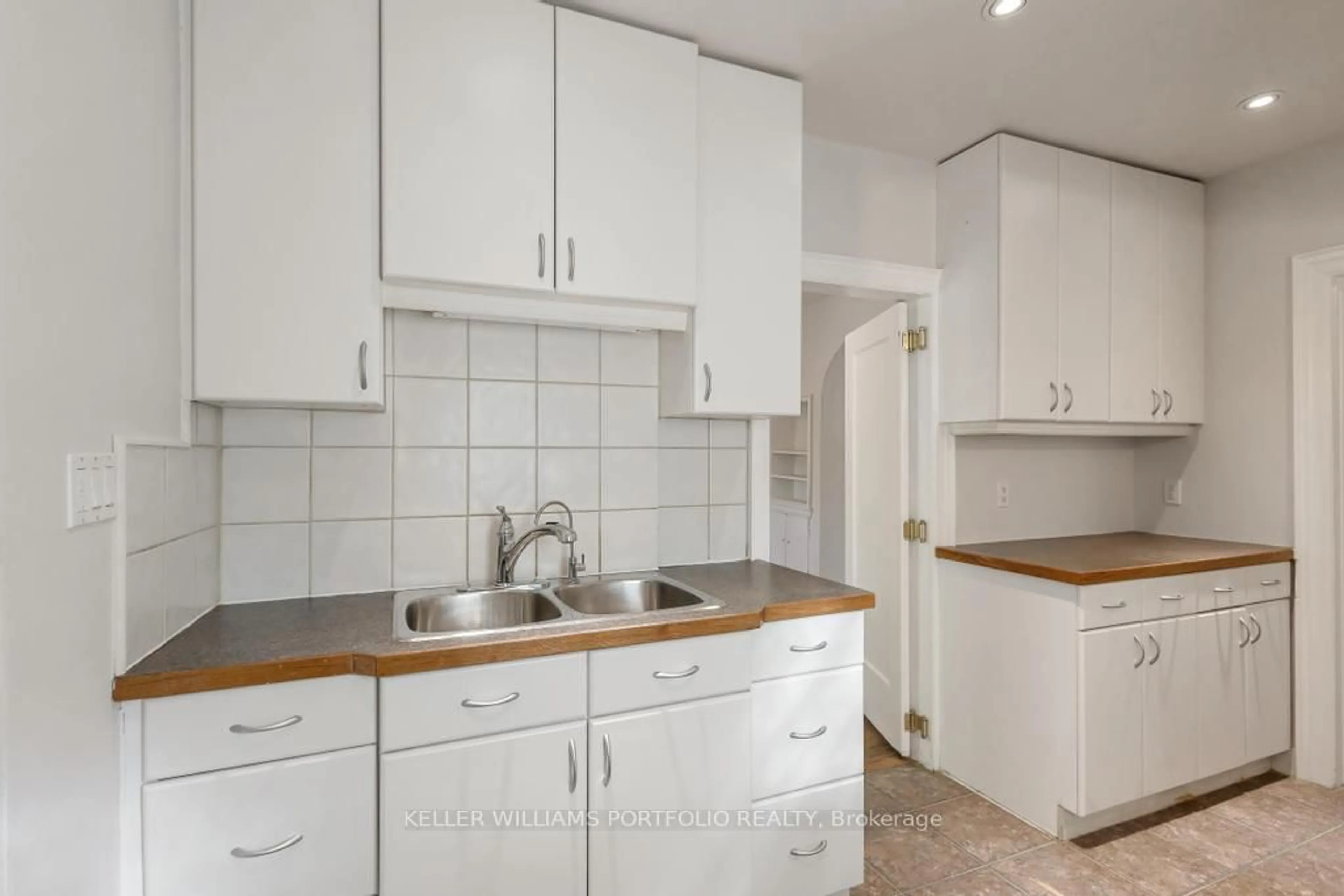 Standard kitchen, unknown for 306 Manor Rd, Toronto Ontario M4S 1S2