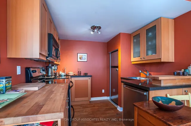 Additional property image - 100 Redpath Ave Unit 28