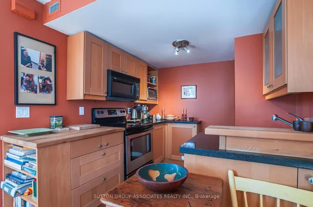 Additional property image - 100 Redpath Ave Unit 28