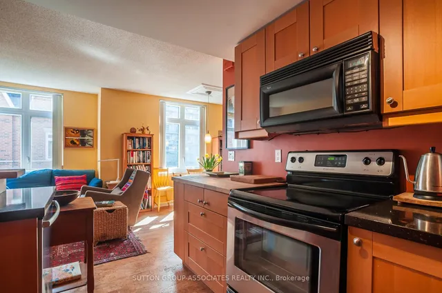 Additional property image - 100 Redpath Ave Unit 28
