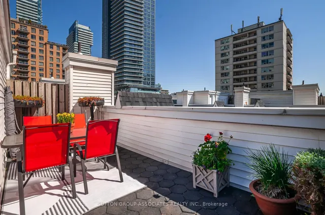 Additional property image - 100 Redpath Ave Unit 28