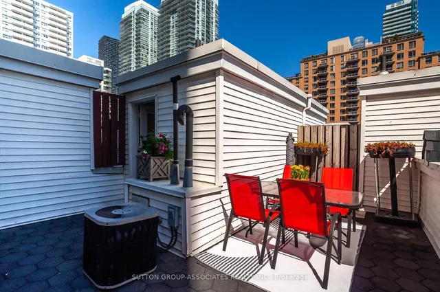Additional property image - 100 Redpath Ave Unit 28