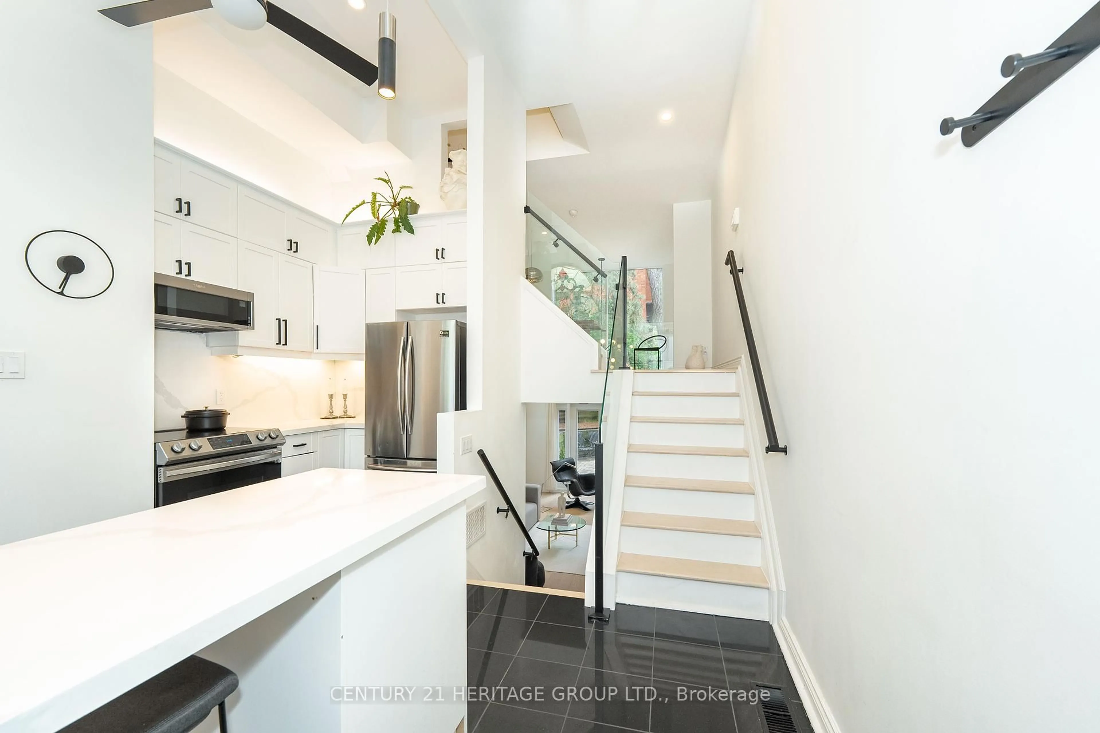 Open concept kitchen, ceramic/tile floor for 280 Sherbourne St #5, Toronto Ontario M5A 2S1