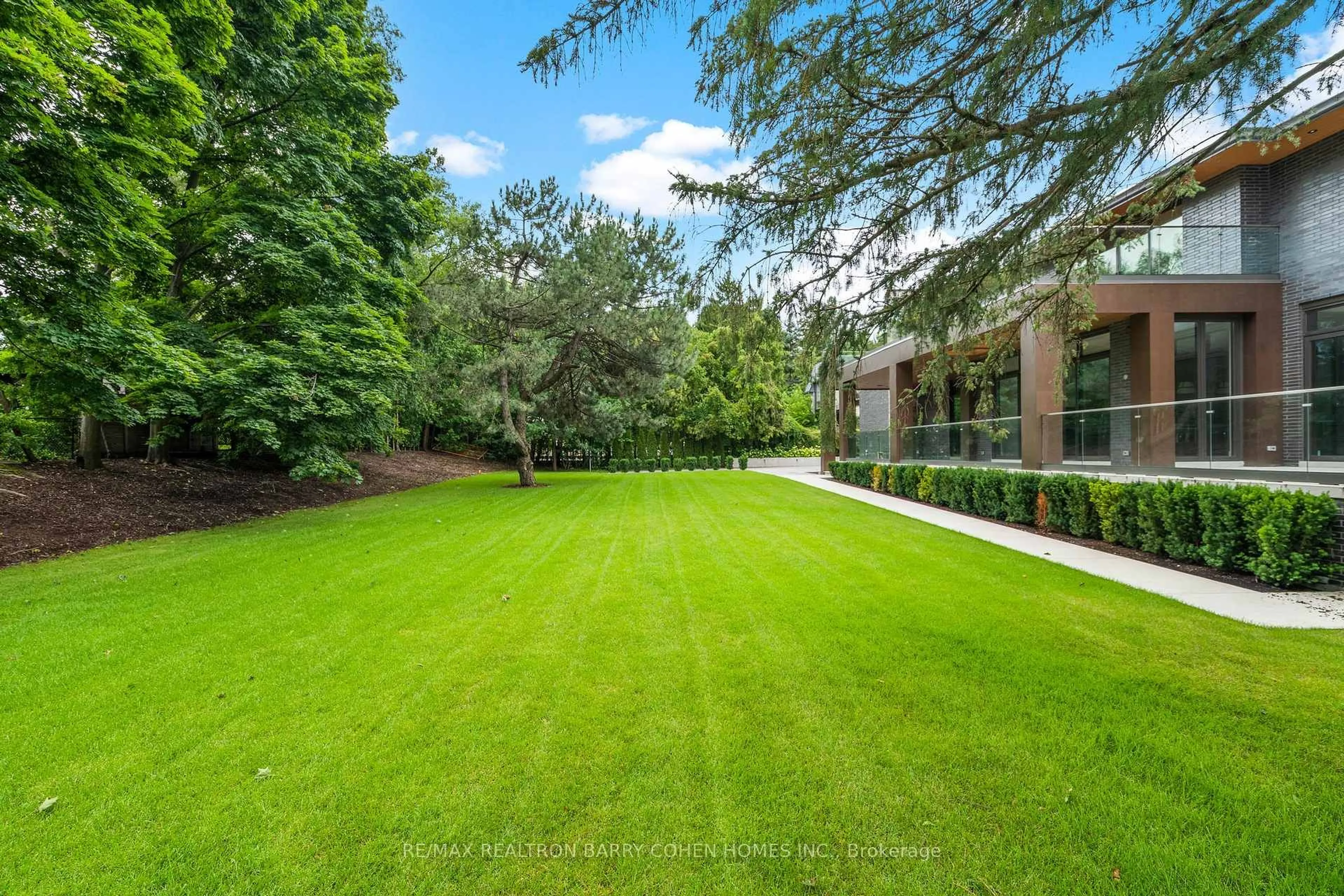 Patio, unknown for 103 Old Colony Rd, Toronto Ontario M2L 2K3
