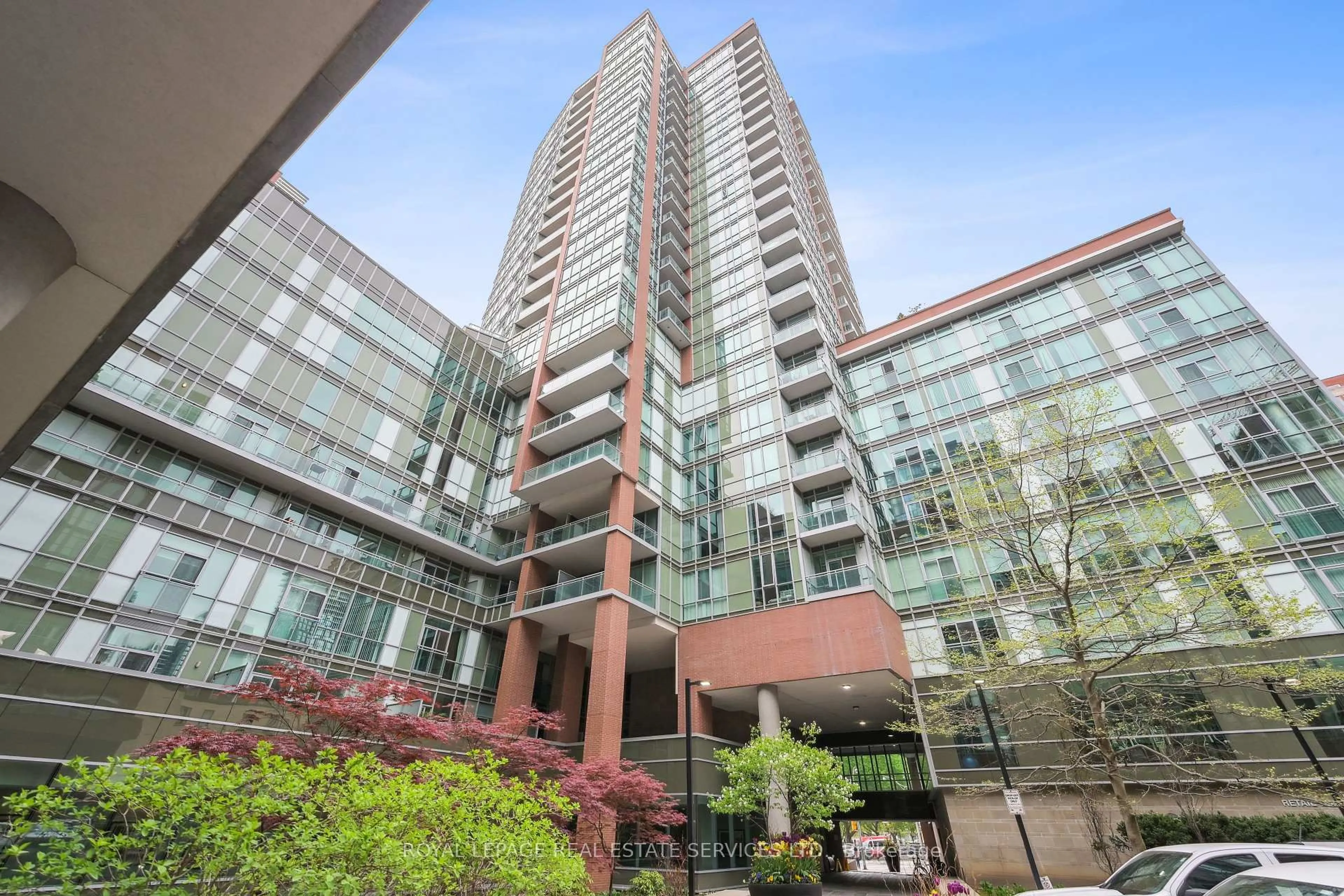 Indoor foyer for 112 George St #S1607, Toronto Ontario M5A 2M5