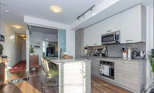 Additional property image - 210 Simcoe St Unit 704