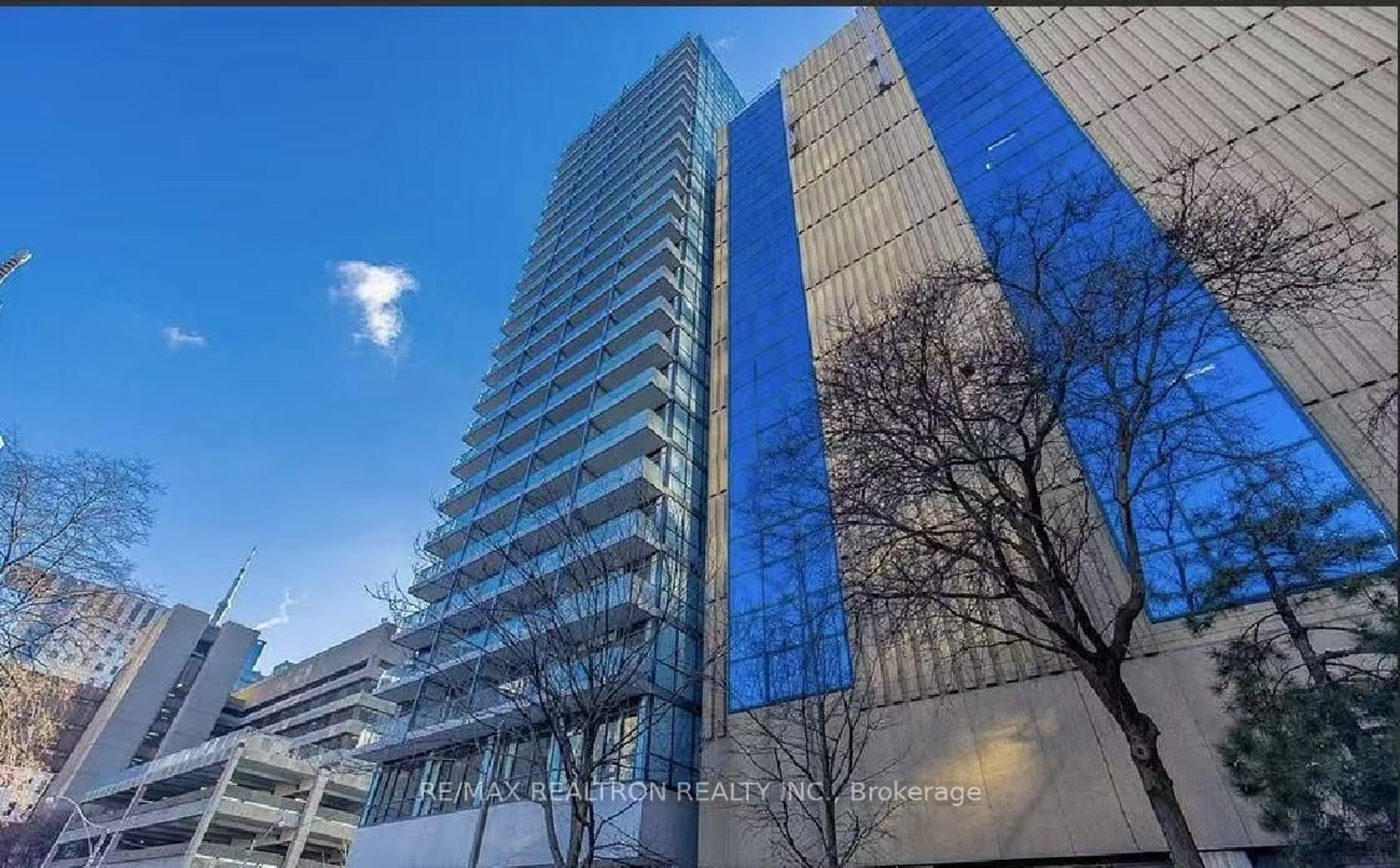 Unknown for 210 Simcoe St #704, Toronto Ontario M5T 1T4