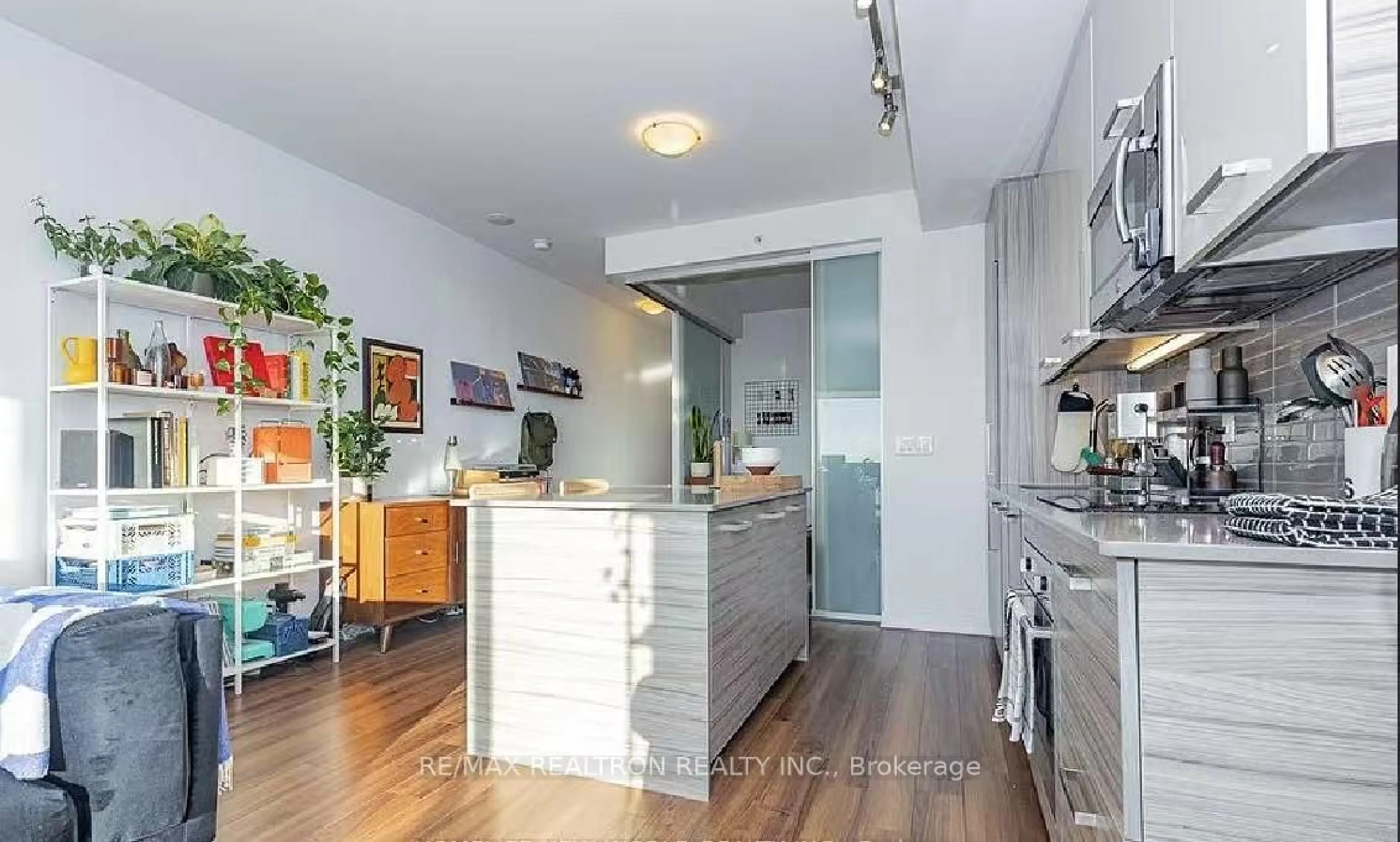 Unknown for 210 Simcoe St #704, Toronto Ontario M5T 1T4