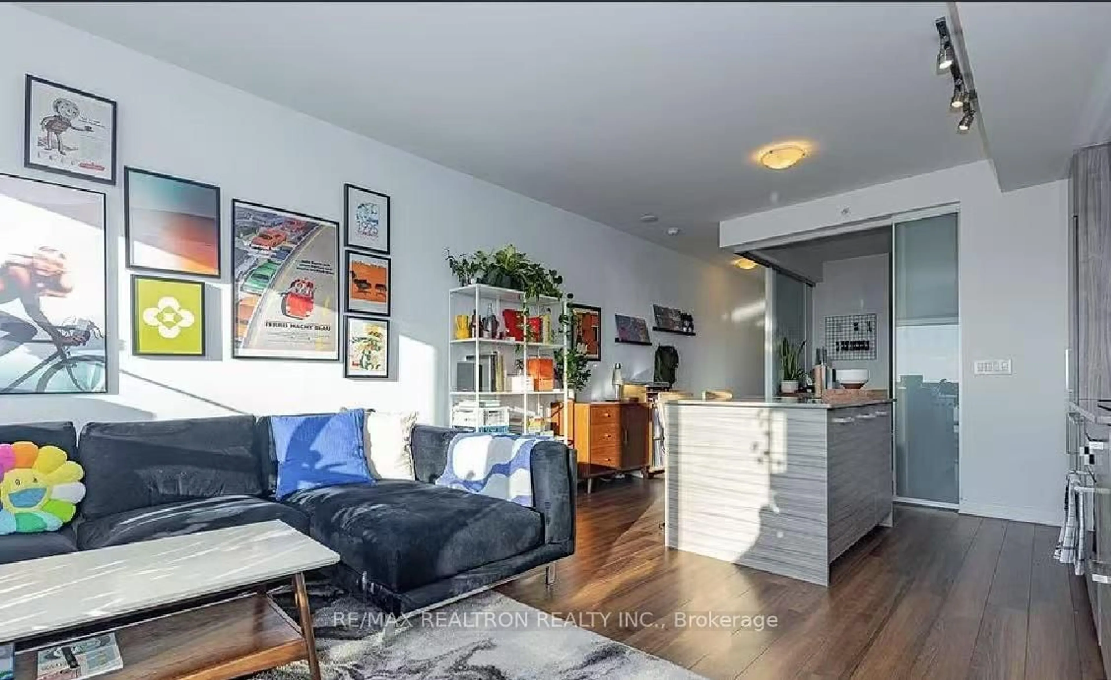 Living room with furniture, wood/laminate floor for 210 Simcoe St #704, Toronto Ontario M5T 1T4