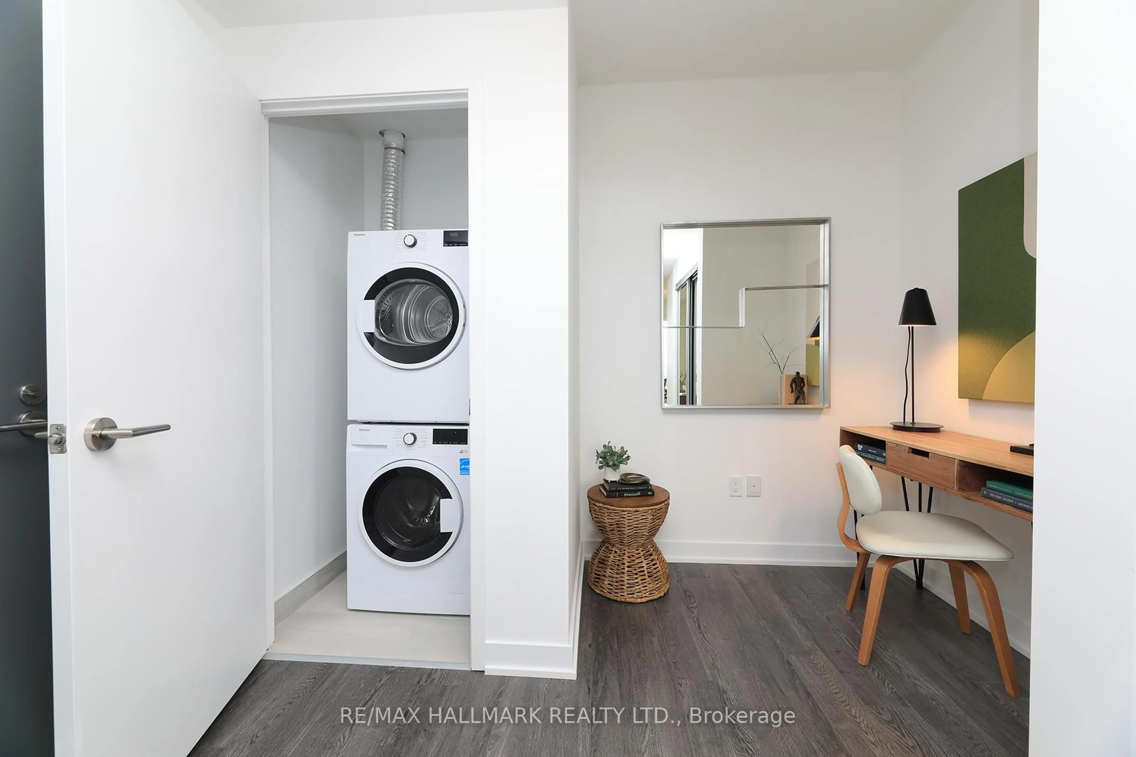Laundry room for 50 O'Neill Rd #2912, Toronto Ontario M3C 0R2