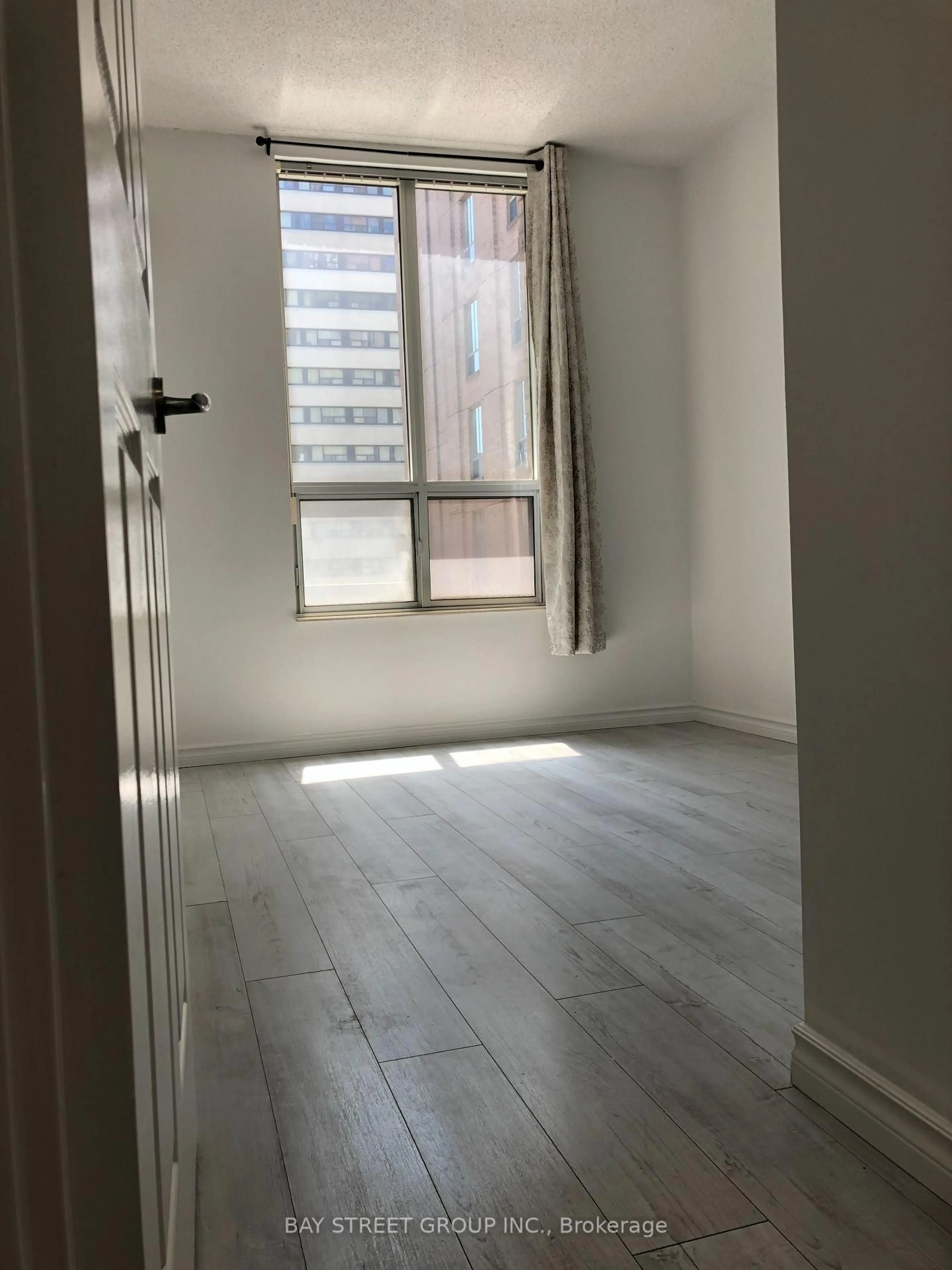 A pic of a room for 284 Bloor St #308, Toronto Ontario M5S 3B8