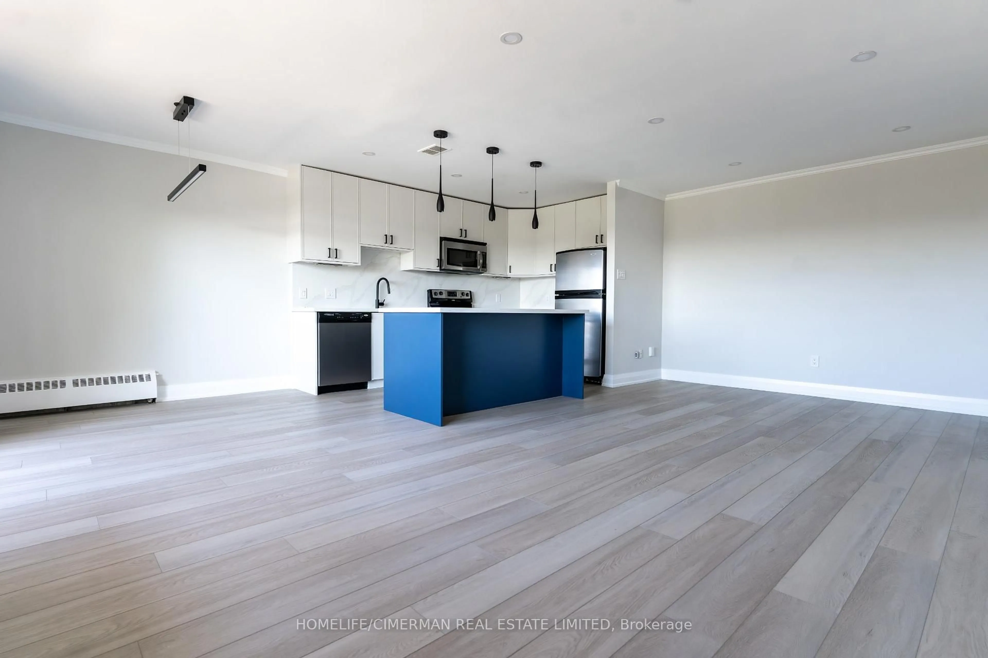 Open concept kitchen, wood/laminate floor for 71 Jonesville Cres #401, Toronto Ontario M4A 1H1