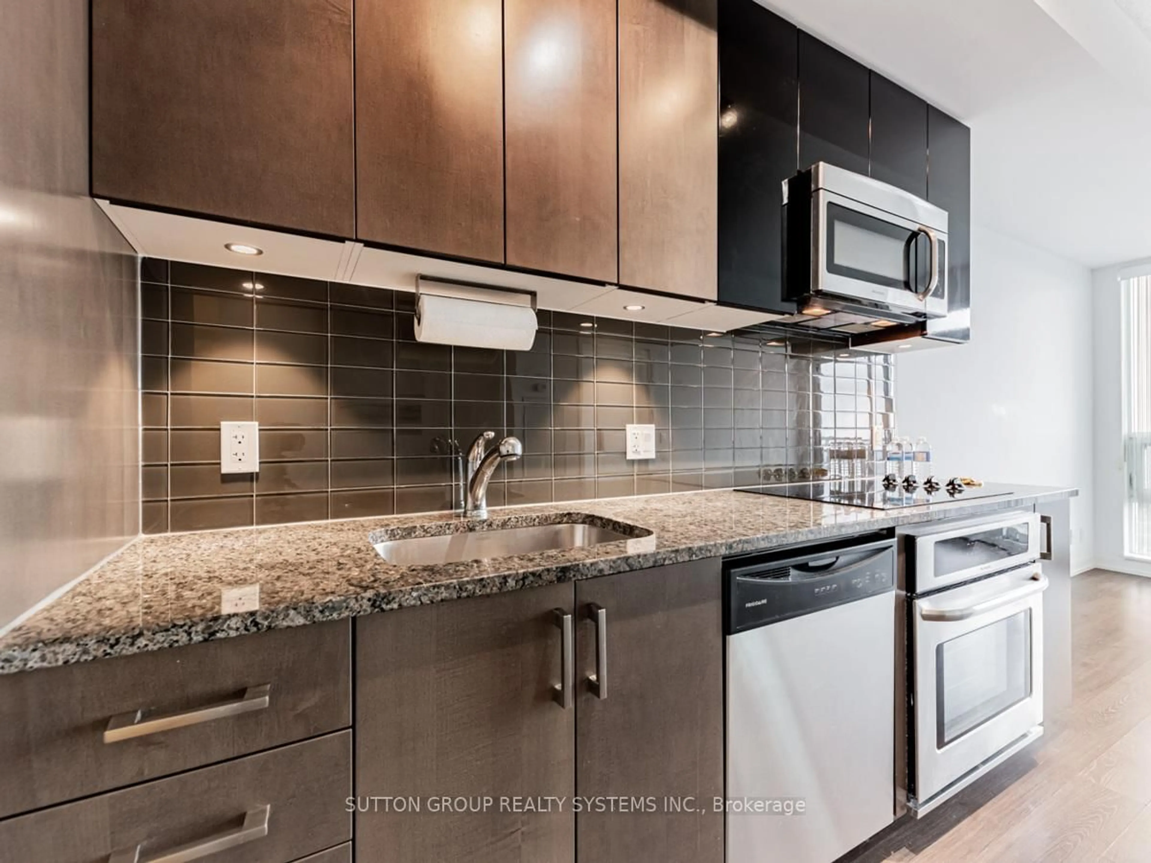 Unknown for 98 Lillian St #3016, Toronto Ontario M4S 0A5