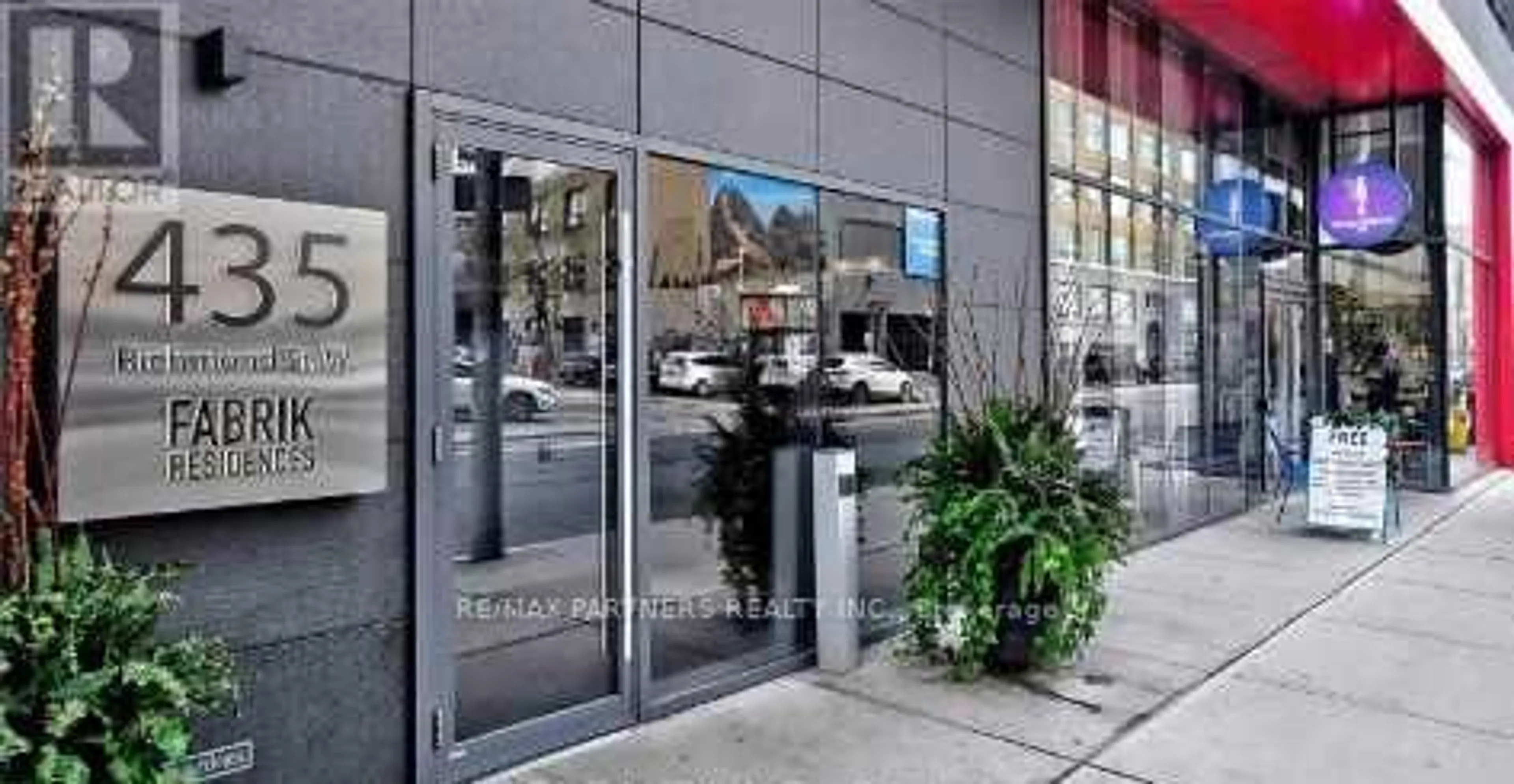 Indoor foyer for 435 Richmond St #1106, Toronto Ontario M5V 0N3