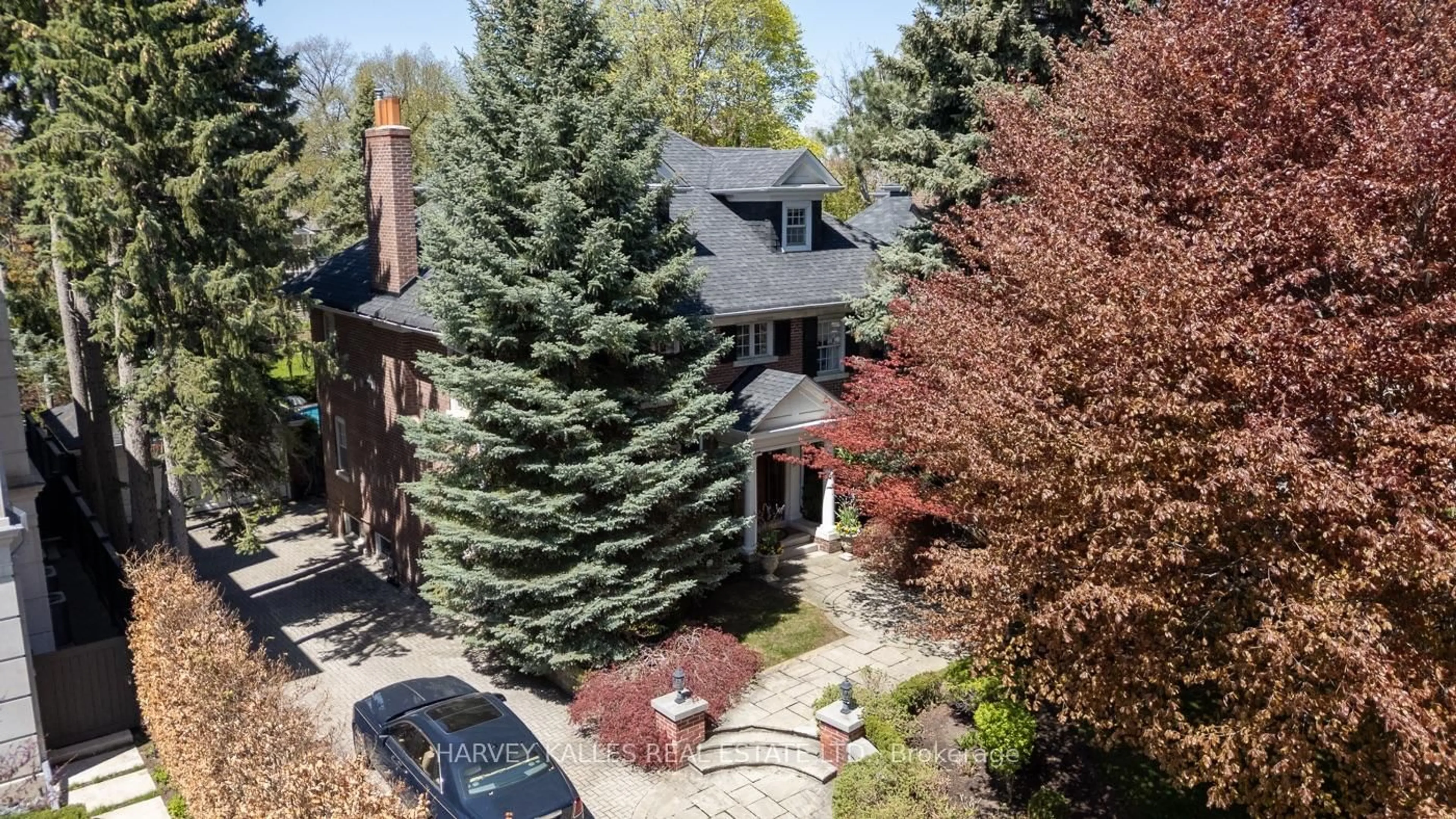 A pic from outside/outdoor area/front of a property/back of a property/a pic from drone, street for 250 Warren Rd, Toronto Ontario M4V 2S8