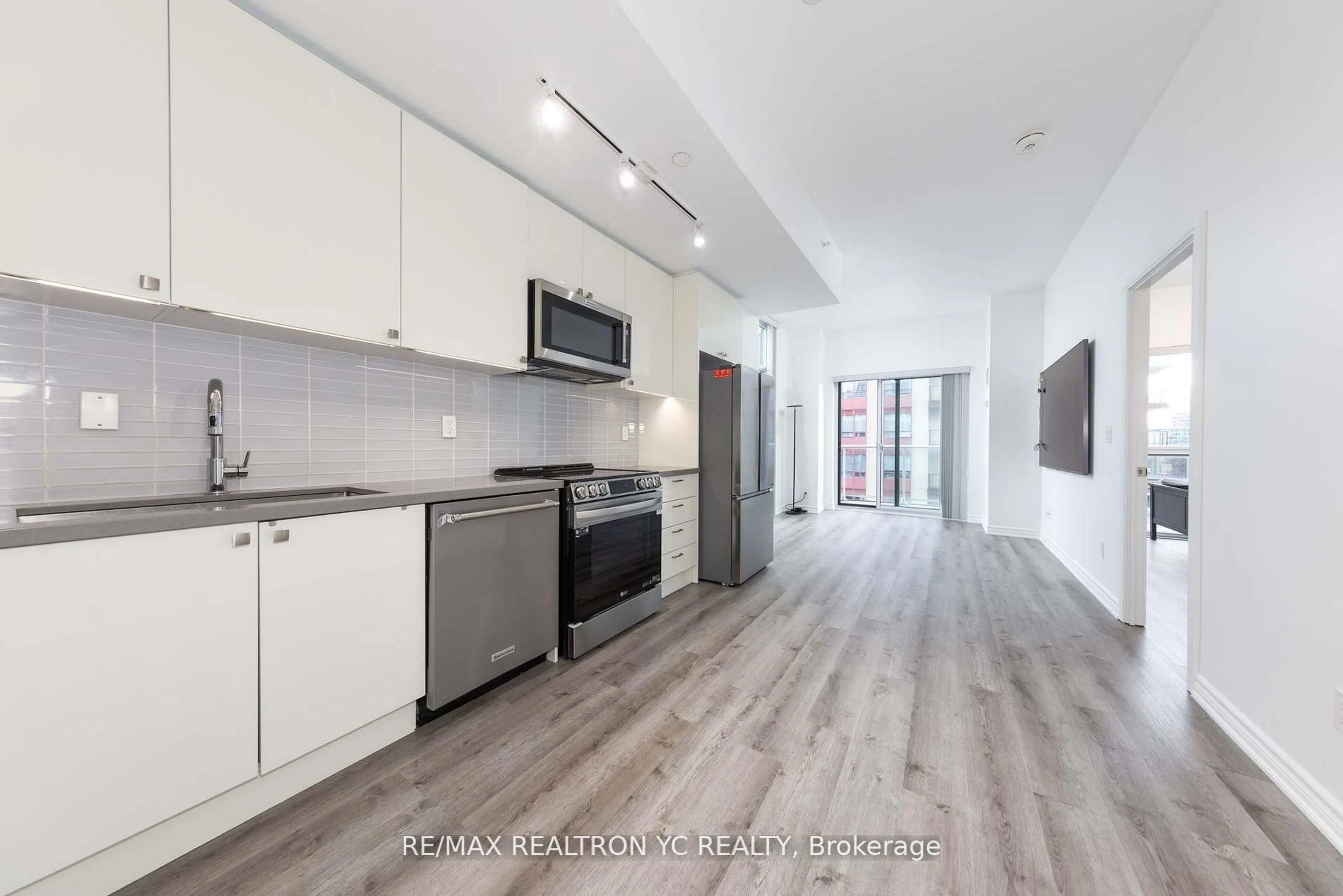 Open concept kitchen, unknown for 621 Sheppard Ave #705, Toronto Ontario M2K 0G4