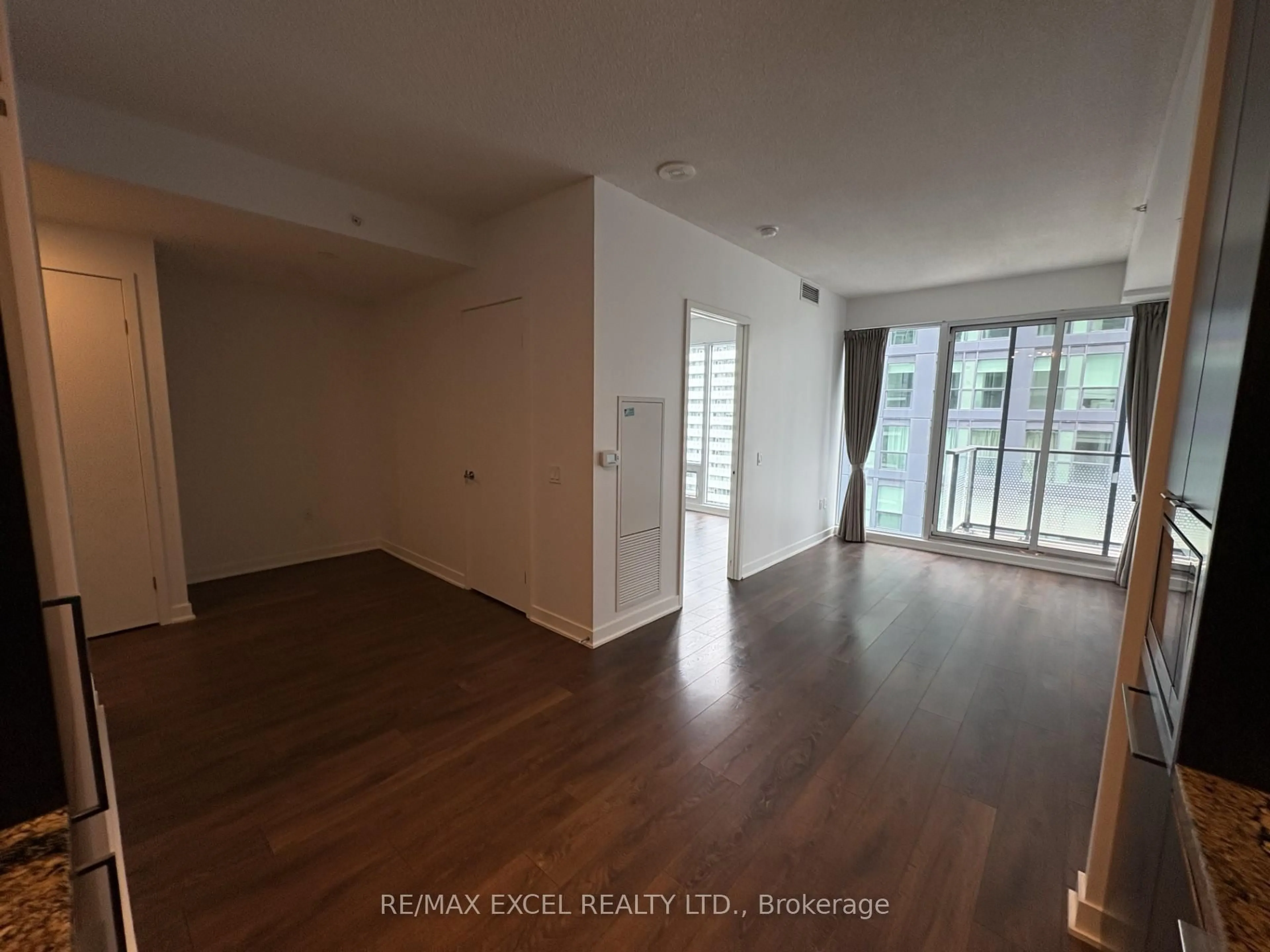 A pic of a room for 125 Blue Jays Way #4009, Toronto Ontario M5V 0C4