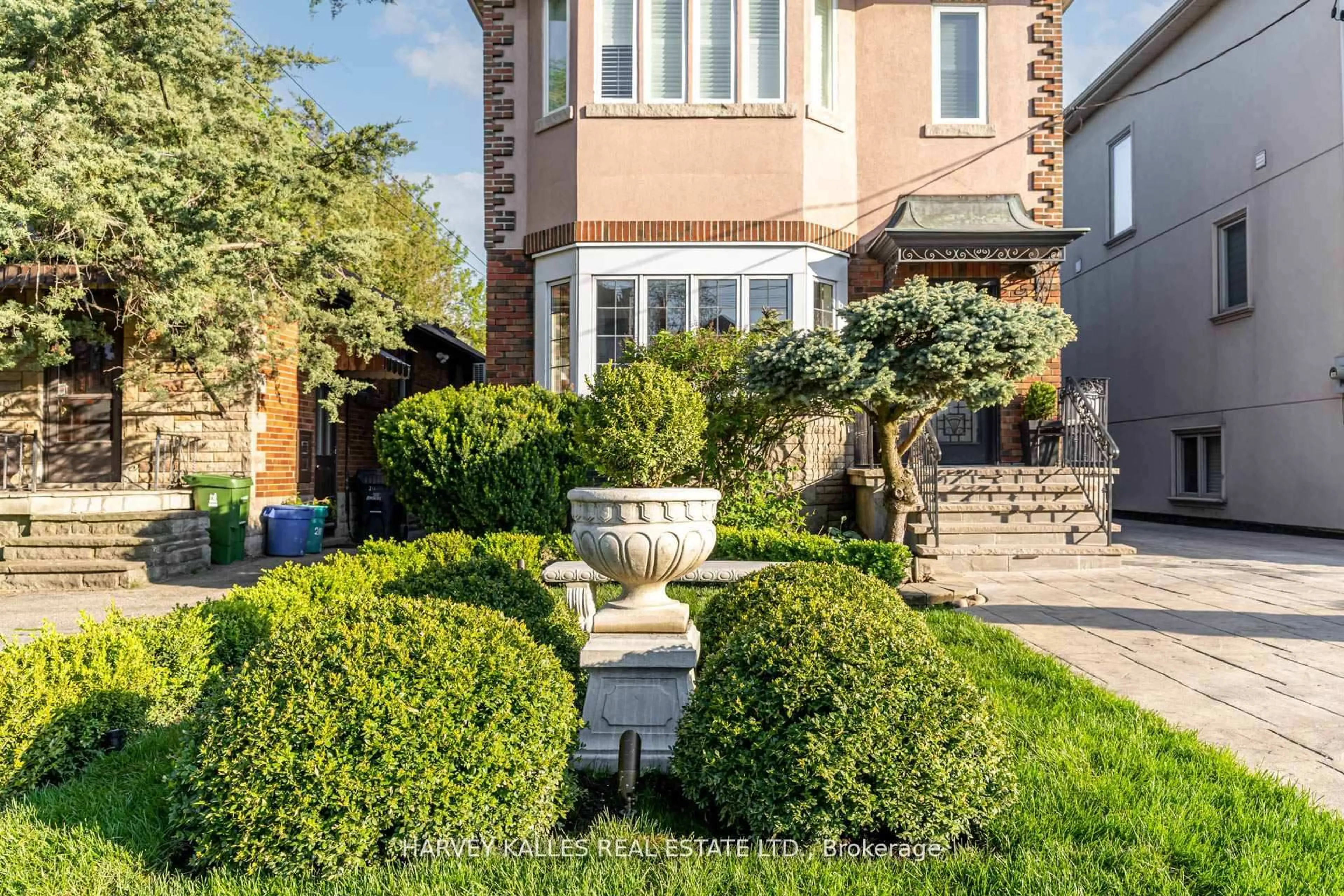 Unknown for 213 Brooke Ave, Toronto Ontario M5M 2K7